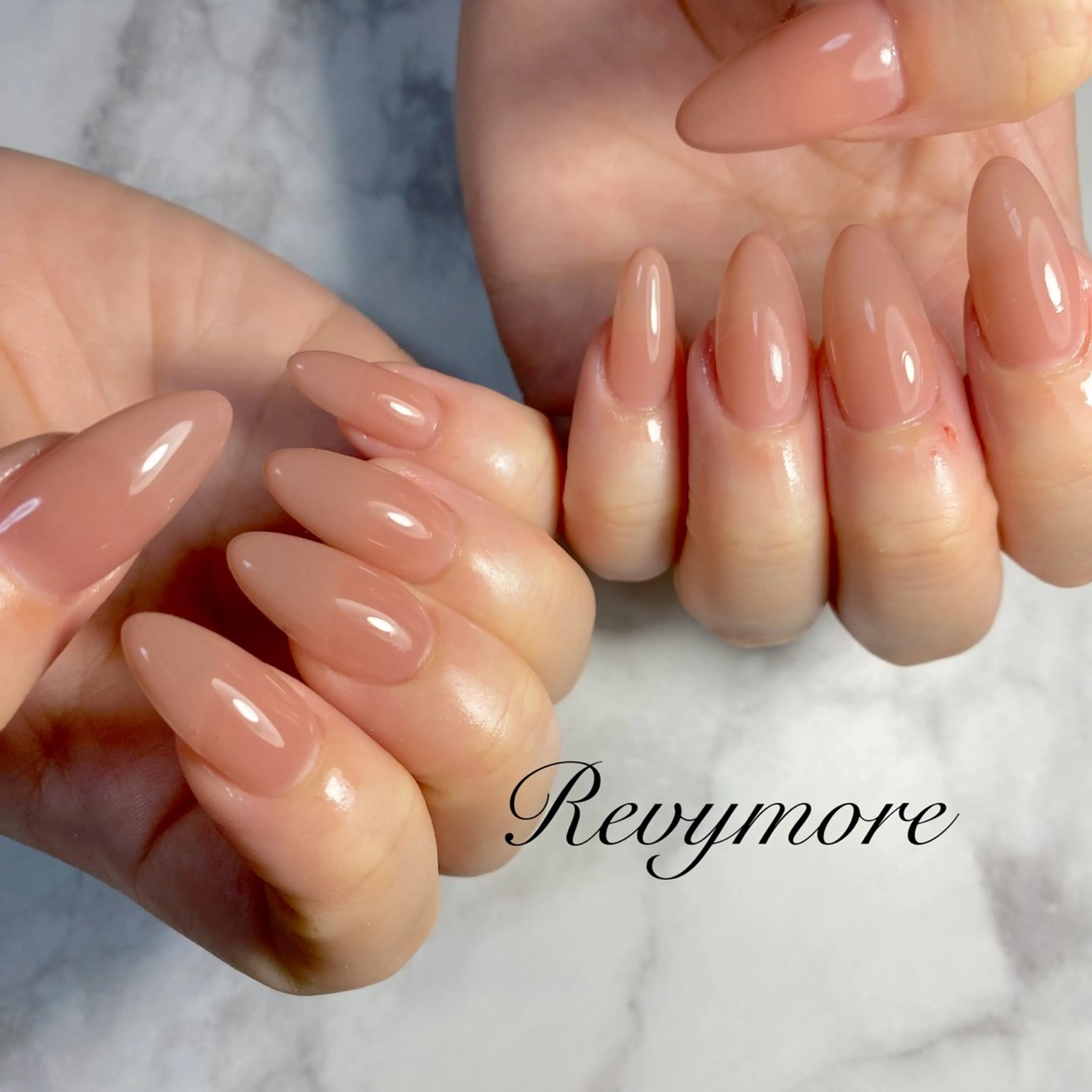 ミディアム ネイル 韓国風ヘア ジェルネイル キラキラネイル 韓国ネイル ニュアンスネイル nail salon Revymoreのネイルデザイン