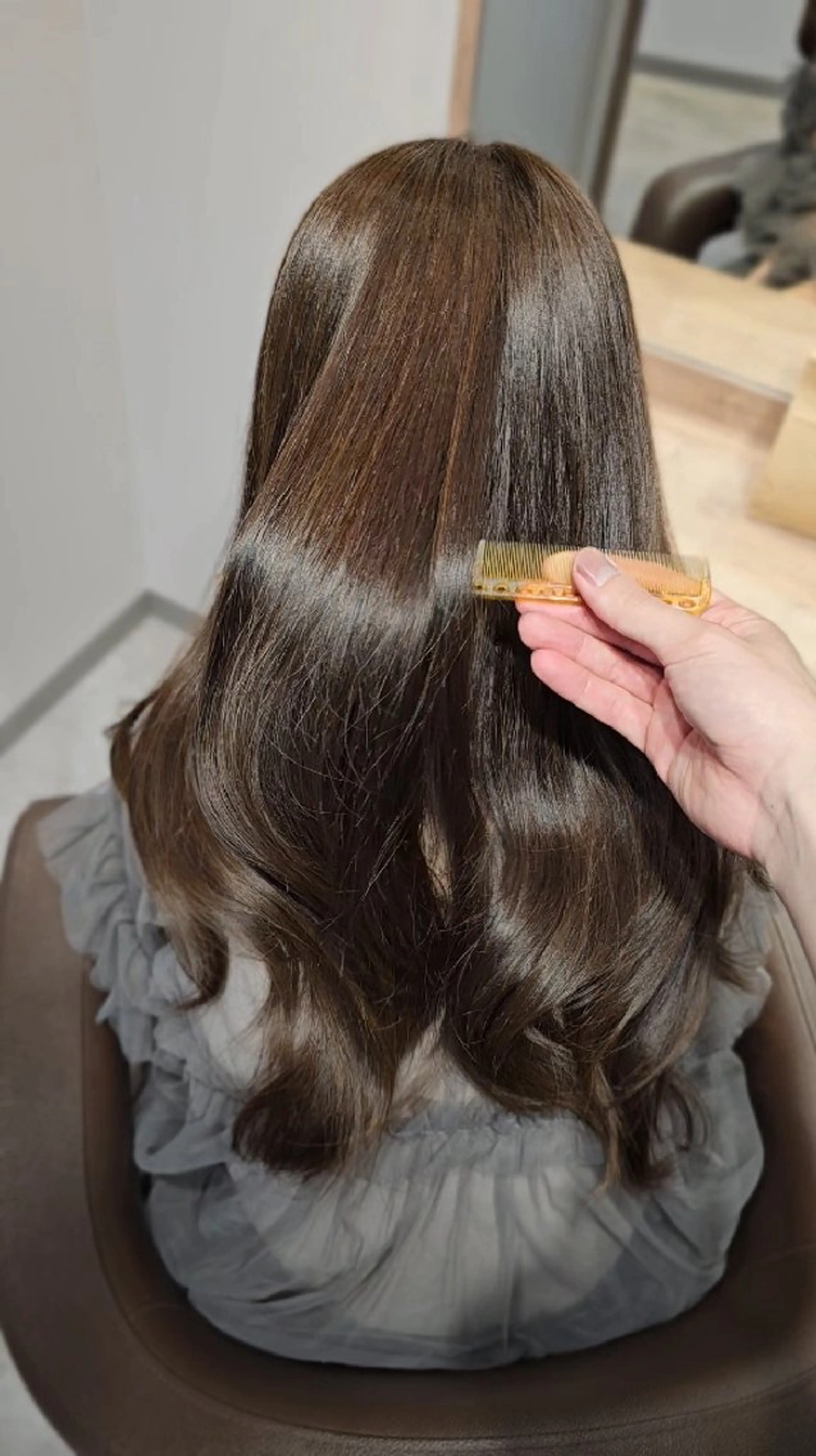 セミロング カラー ケアカラー グレージュ デザインカット トリートメント カット ヘアカラー トリートメント サロウィン　神戸三宮店所属・髪質改善美容師が作る 透明感カラー杉山太貴のヘアスタイル