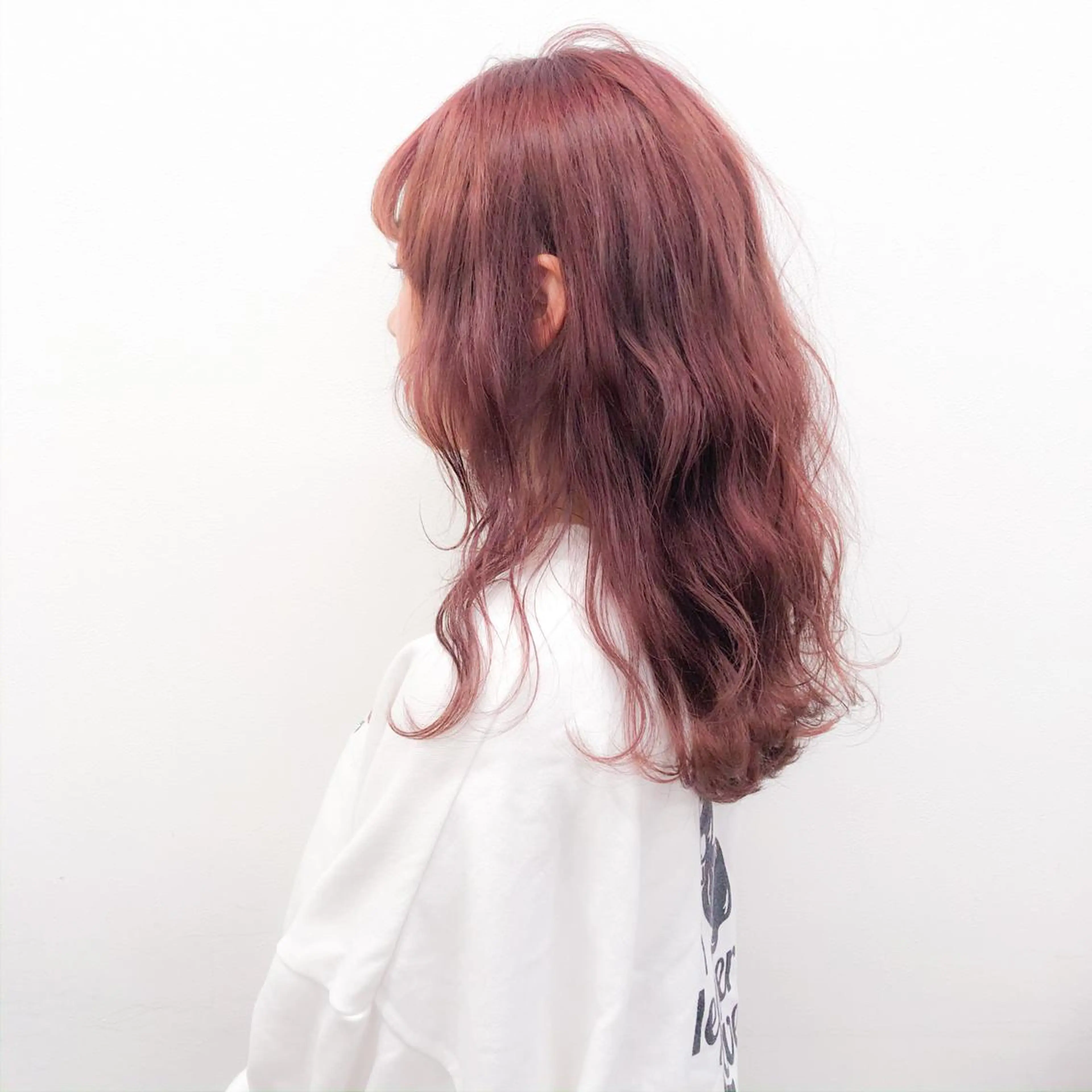 セミロング ハイトーン×レイヤー カットTAKUMIのヘアスタイル