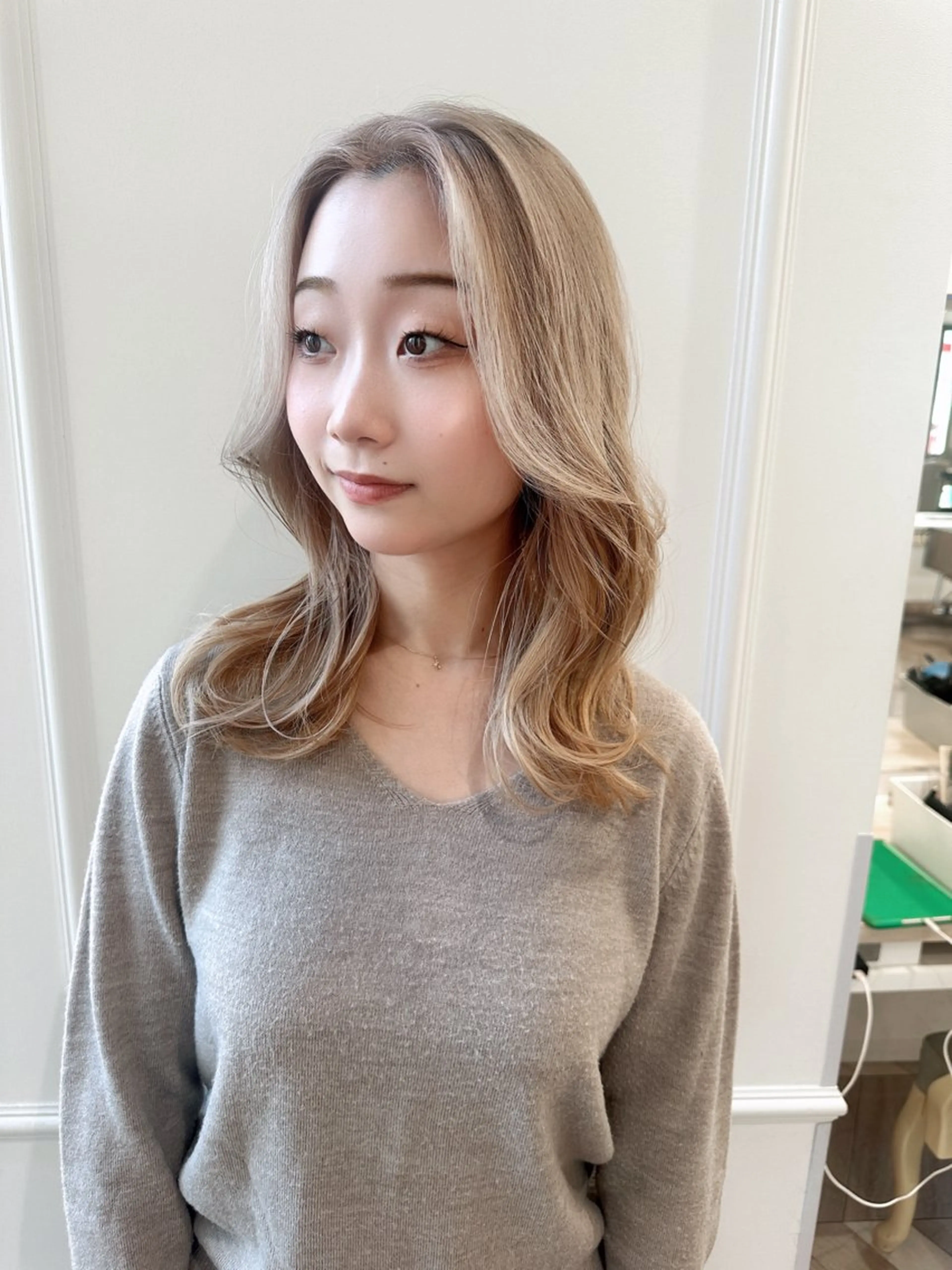 セミロング カラー ブロンド カット ヘアカラー 小顔レイヤー/ ベージュ🤍Rieのヘアスタイル