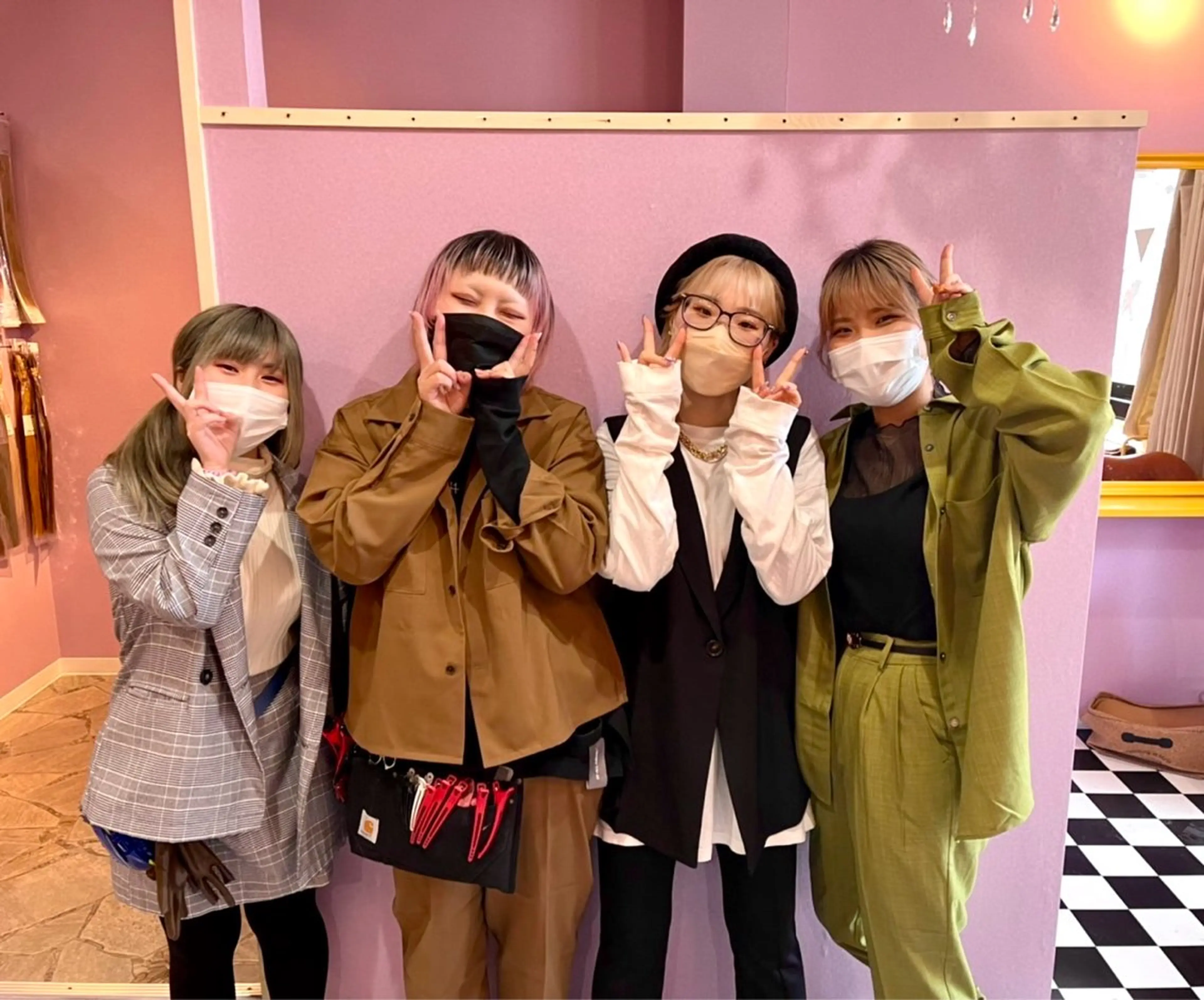 ロング シール＋ちび編み込み エクステ梅田🐨のヘアスタイル