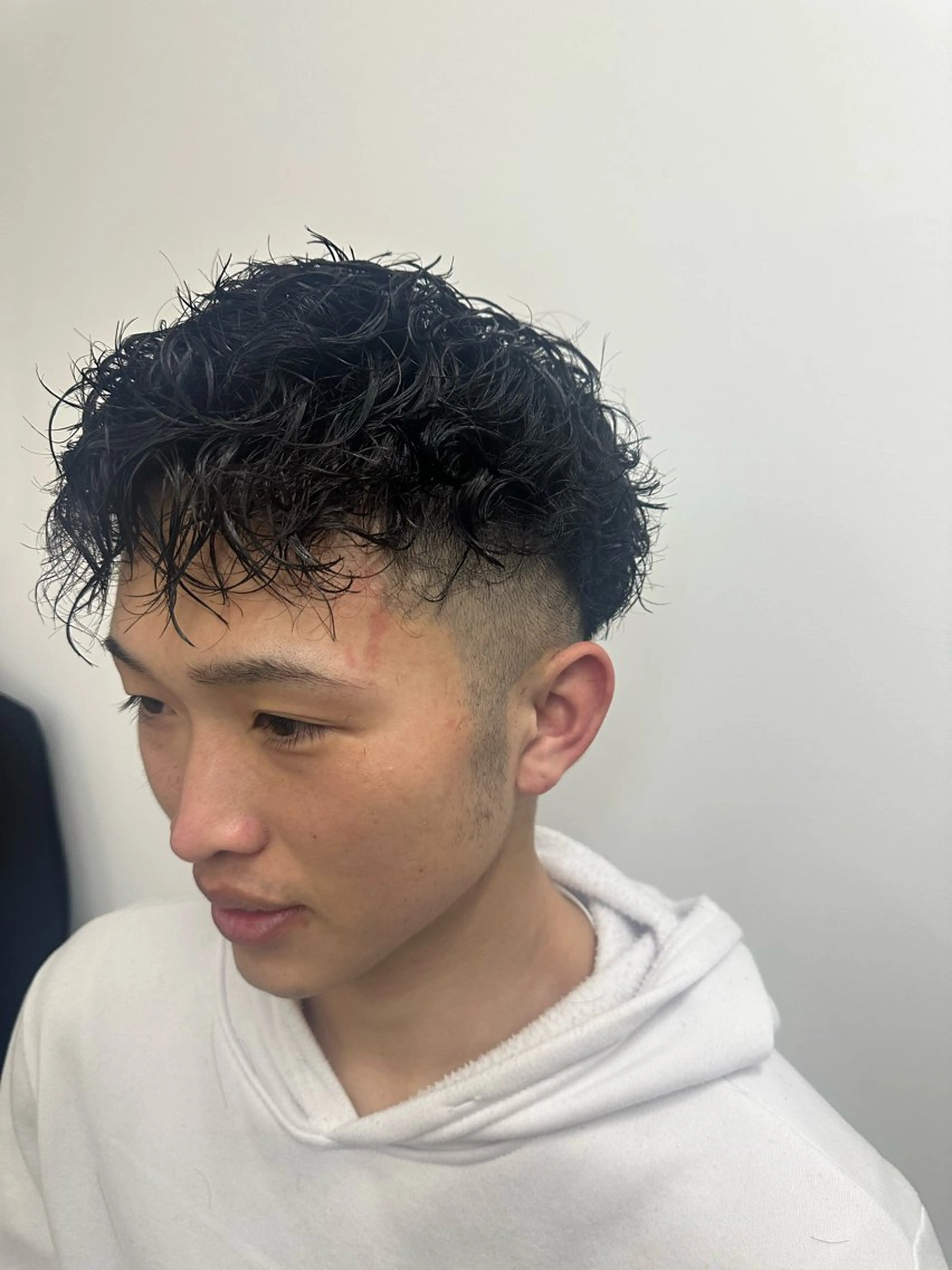 パーマ メンズ スペインカール 中村 虎のヘアスタイル