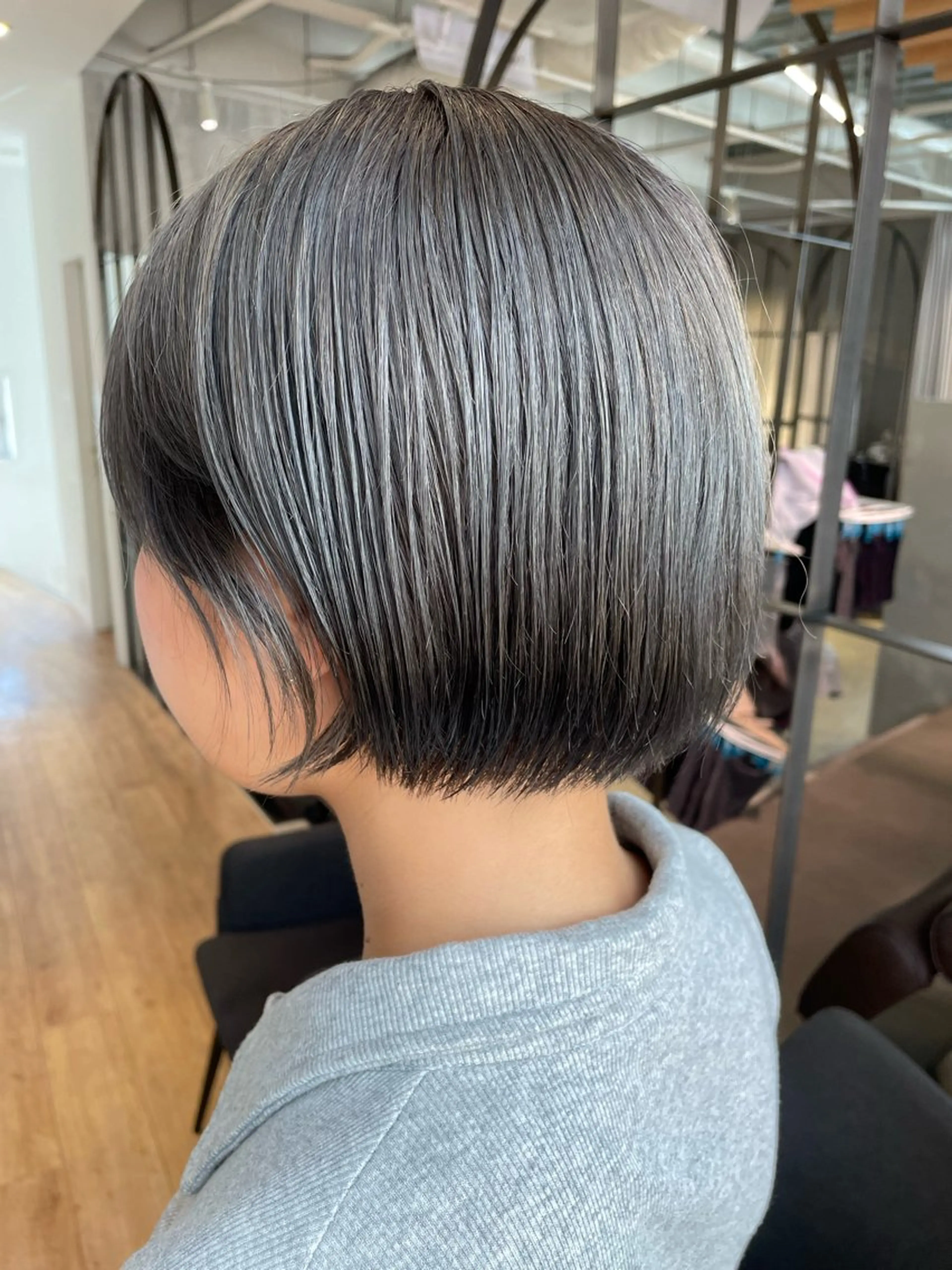 ショート カラー 須藤 優真 切りっぱなしボブのヘアスタイル