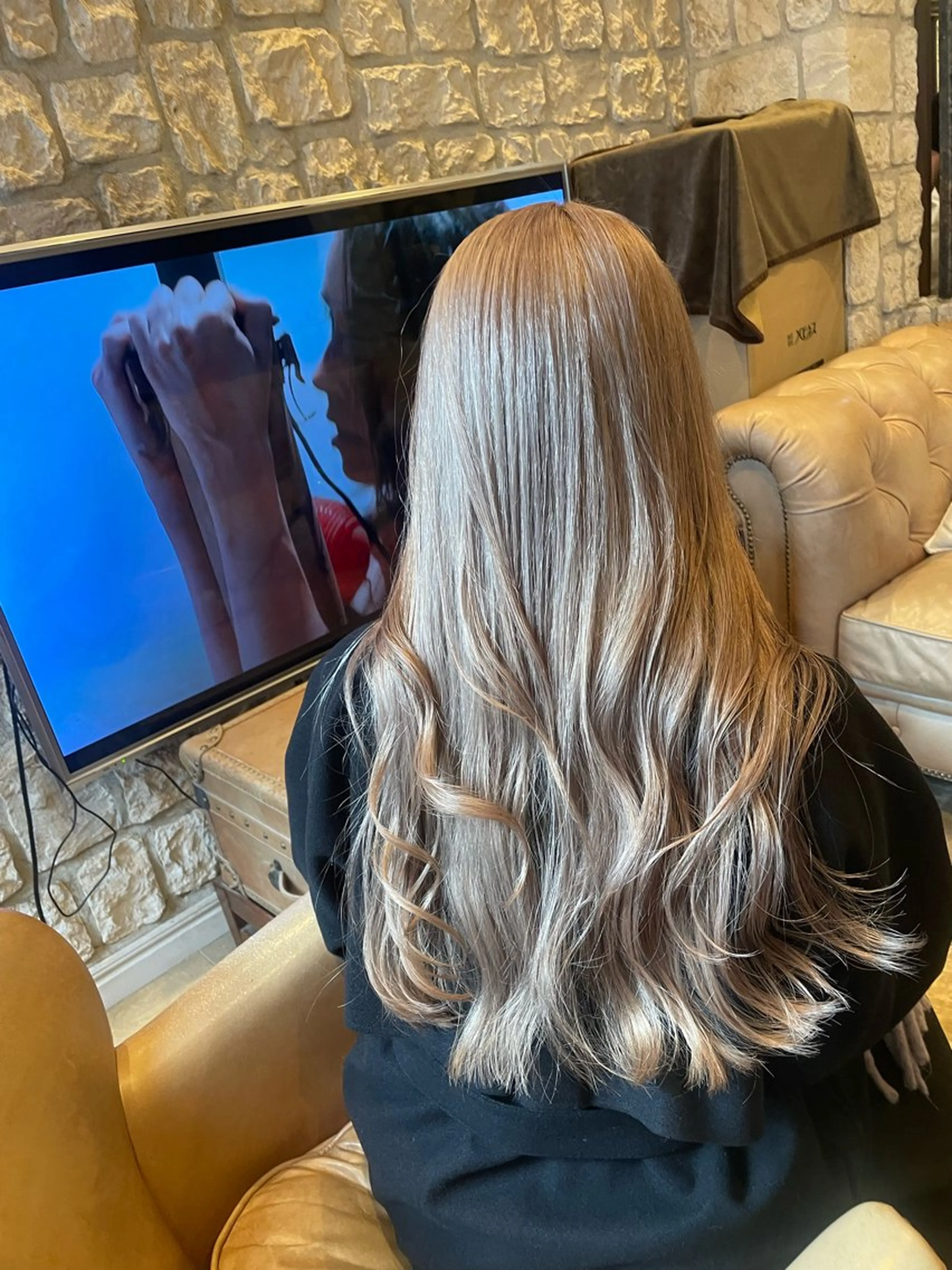 ロング カラー ベージュカラー ブリーチ ミルクティーベージュ カット ヘアカラー トリートメント 町田/レイヤーカット ハッシュカット/八木のヘアスタイル