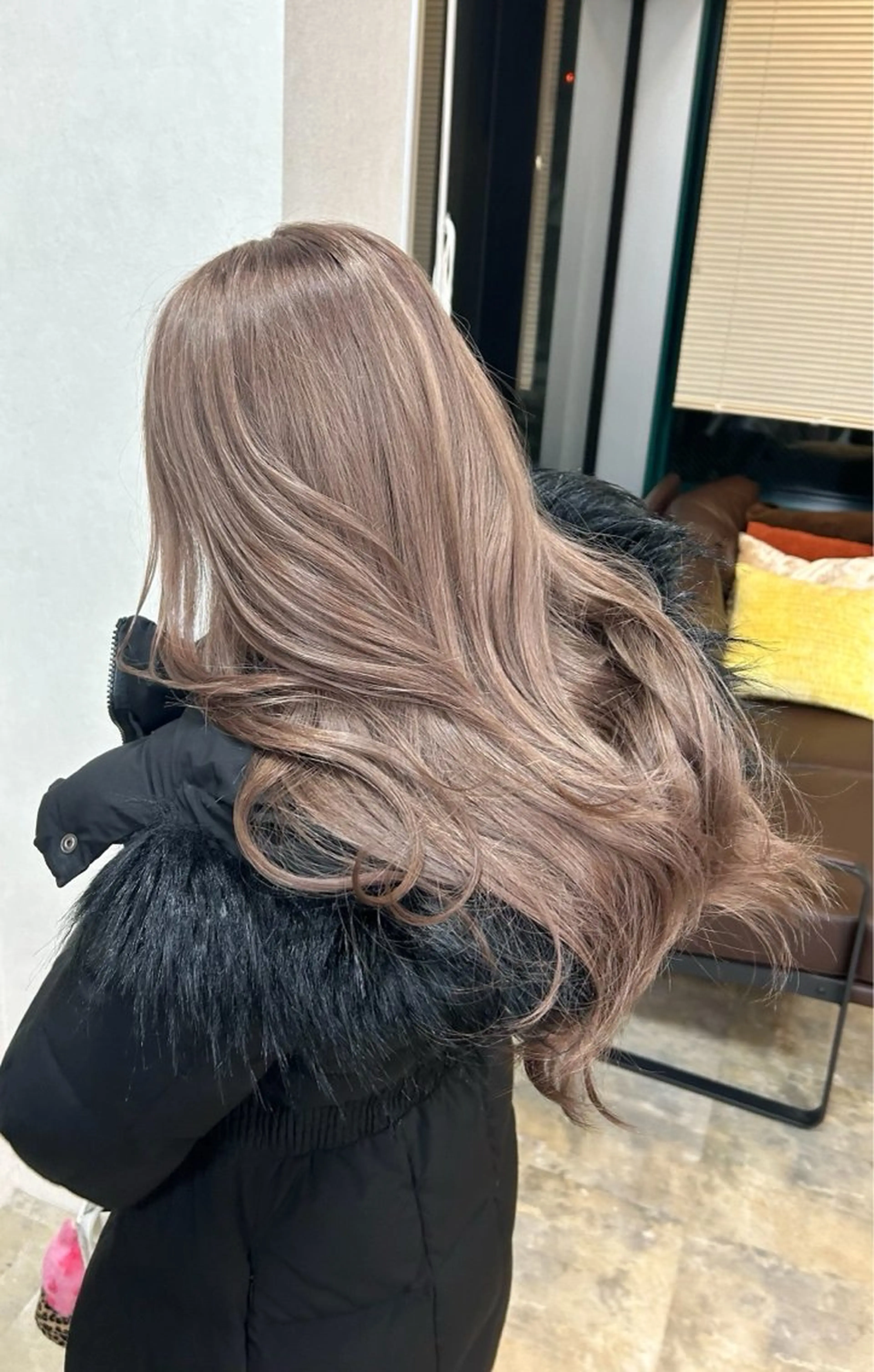 ミディアム カラー ショートボブ ボブレイヤー バレイヤージュ ベージュカラー ミルクティーベージュ ヘアカラー ハイトーンボブ /tasukuのヘアスタイル