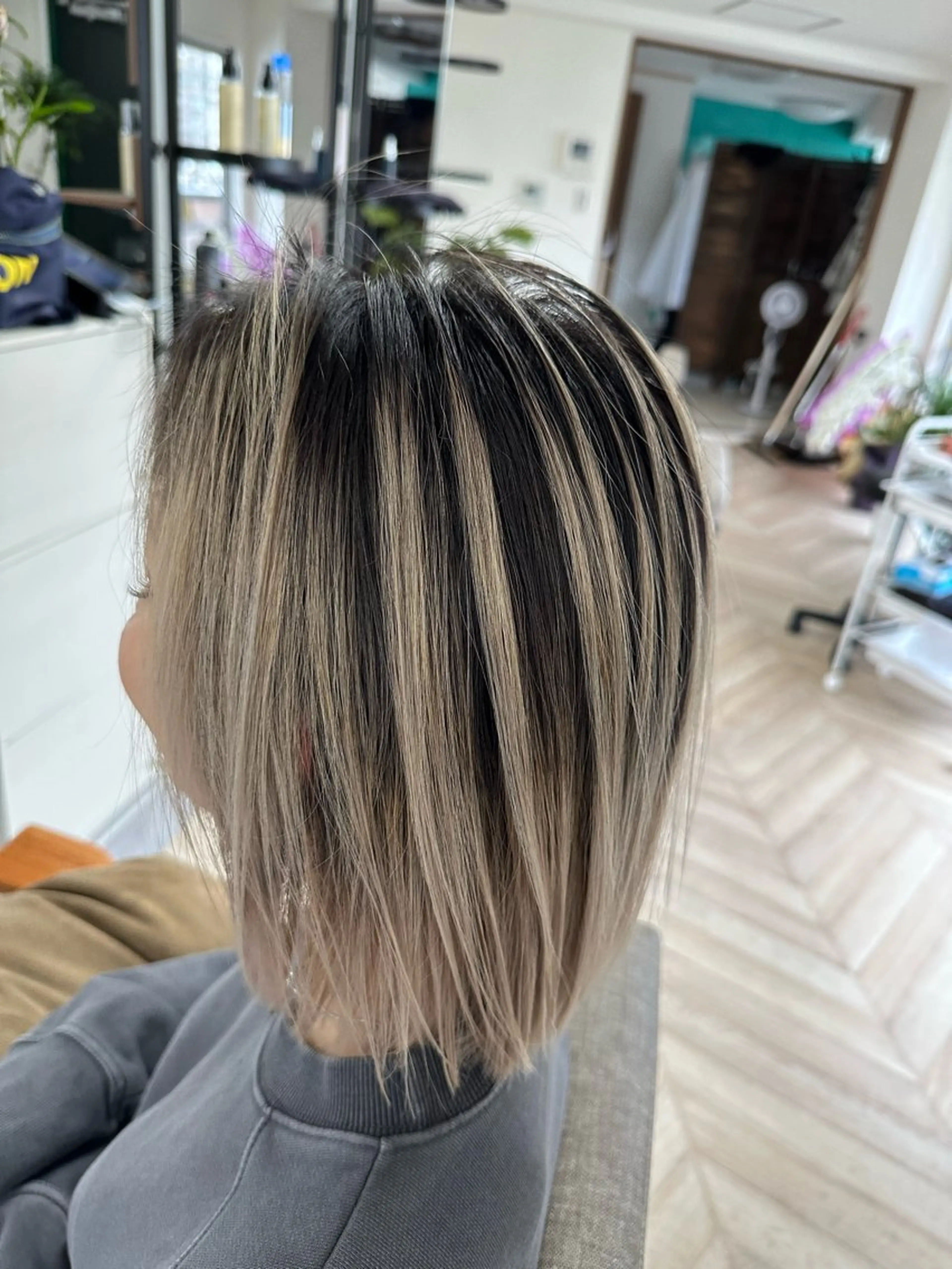 ミディアム カラー be flotのヘアスタイル