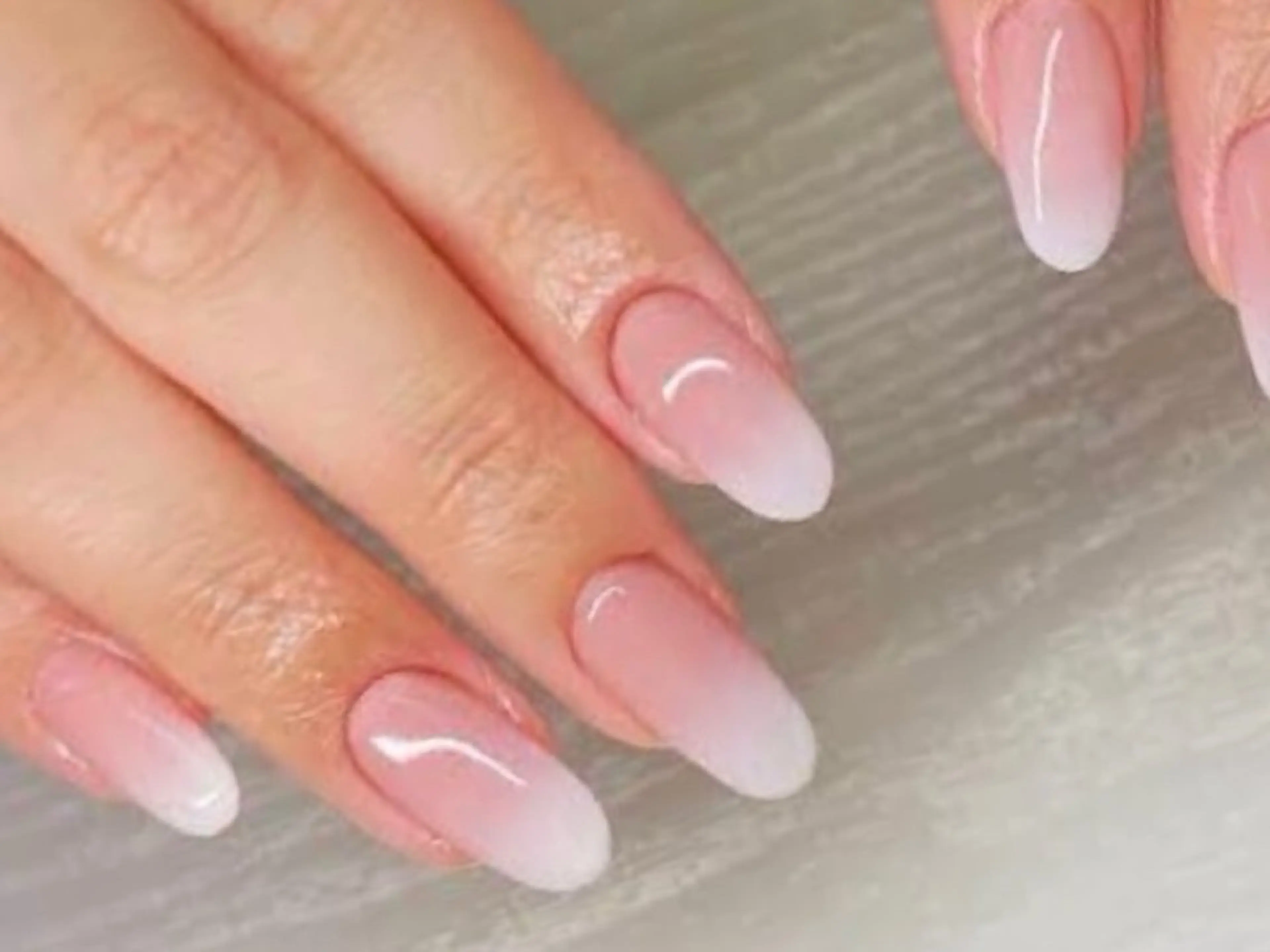 ネイル グラデーション ホワイト ハンドネイル ビアンカ金町店 中島　せり菜のネイルデザイン