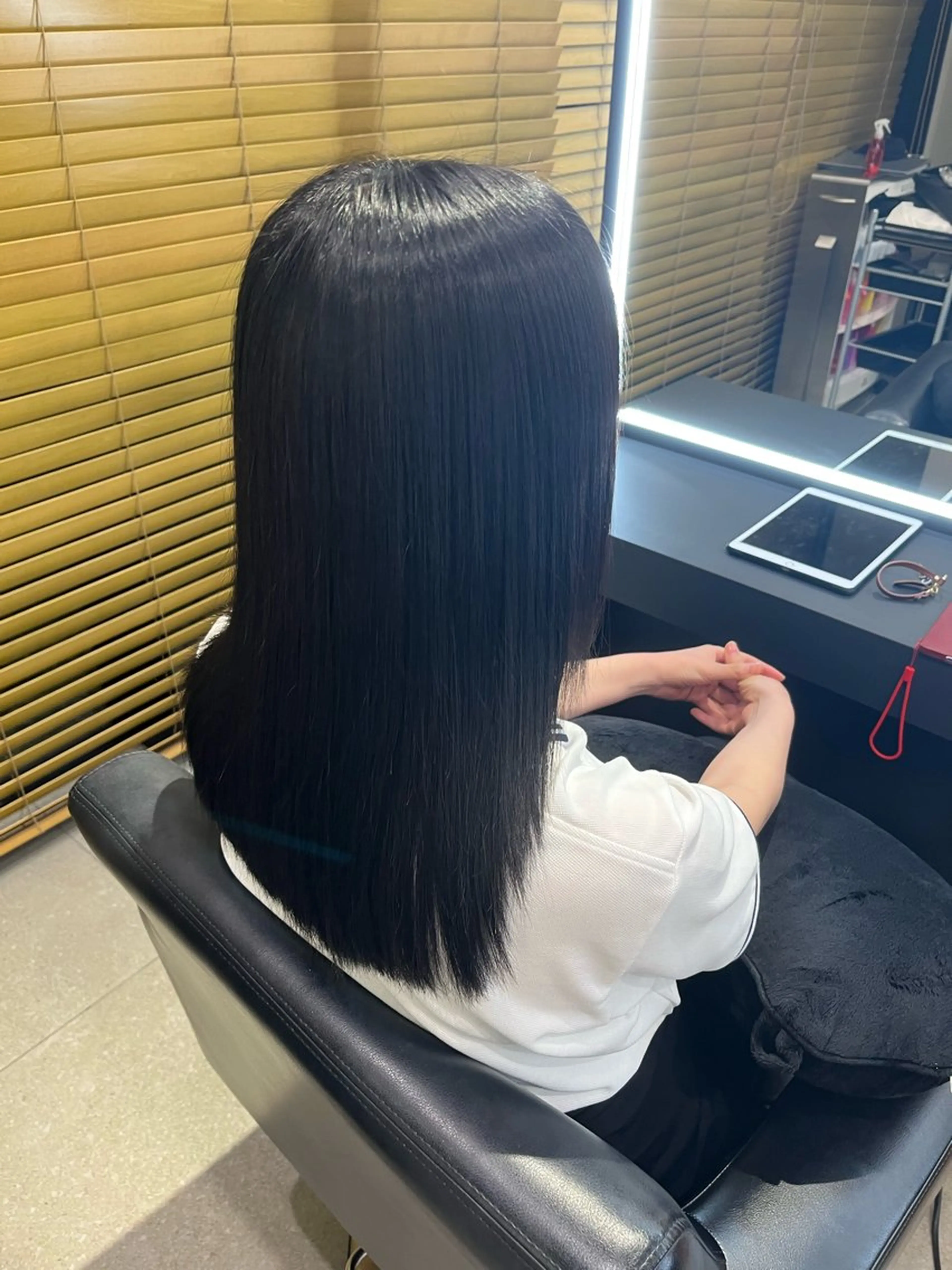 セミロング カラー 黒髪 ERII /伏見 カットモデル募集中！のヘアスタイル