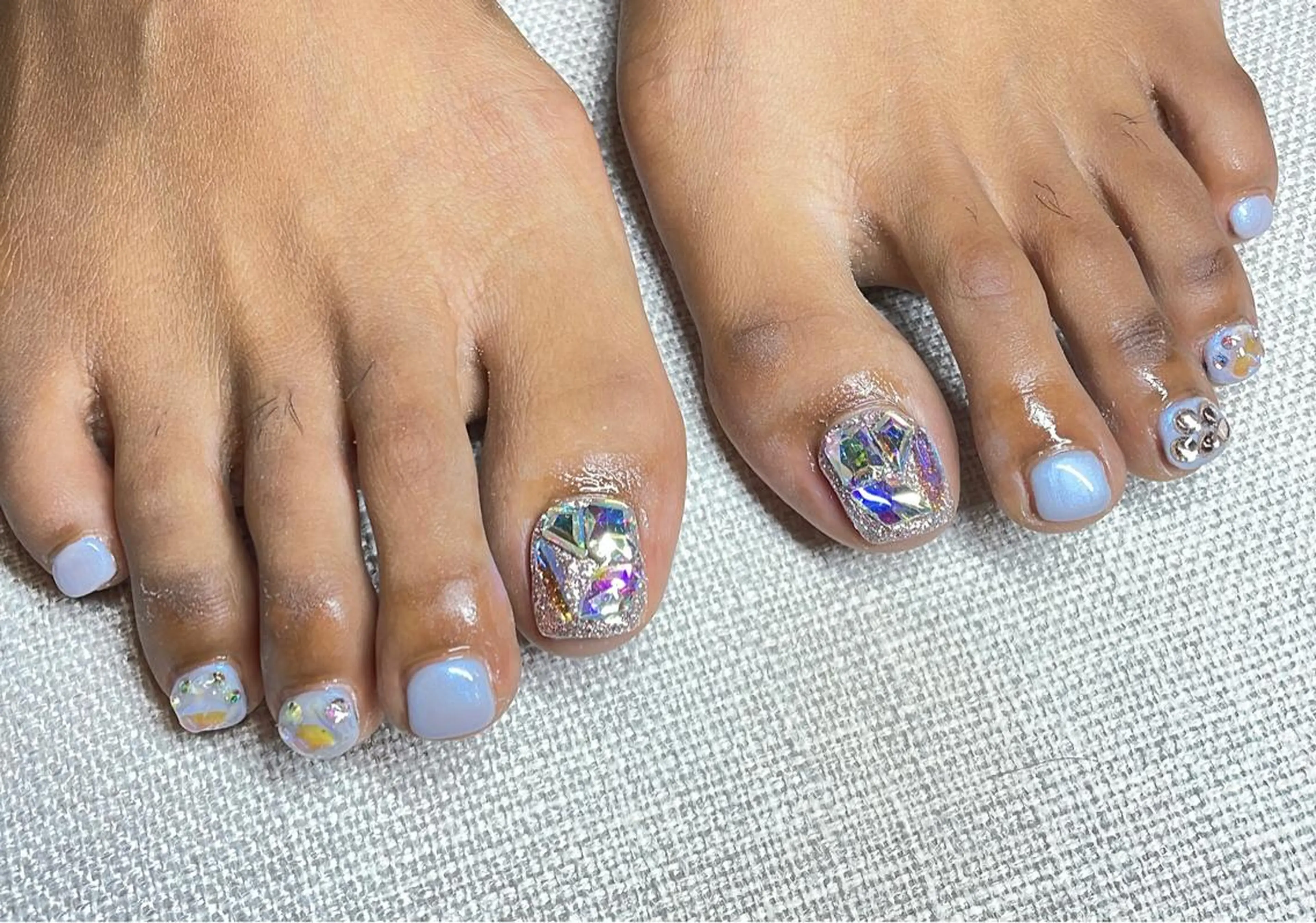 ネイル フットネイル VIERU 🌈🎀💖のネイルデザイン