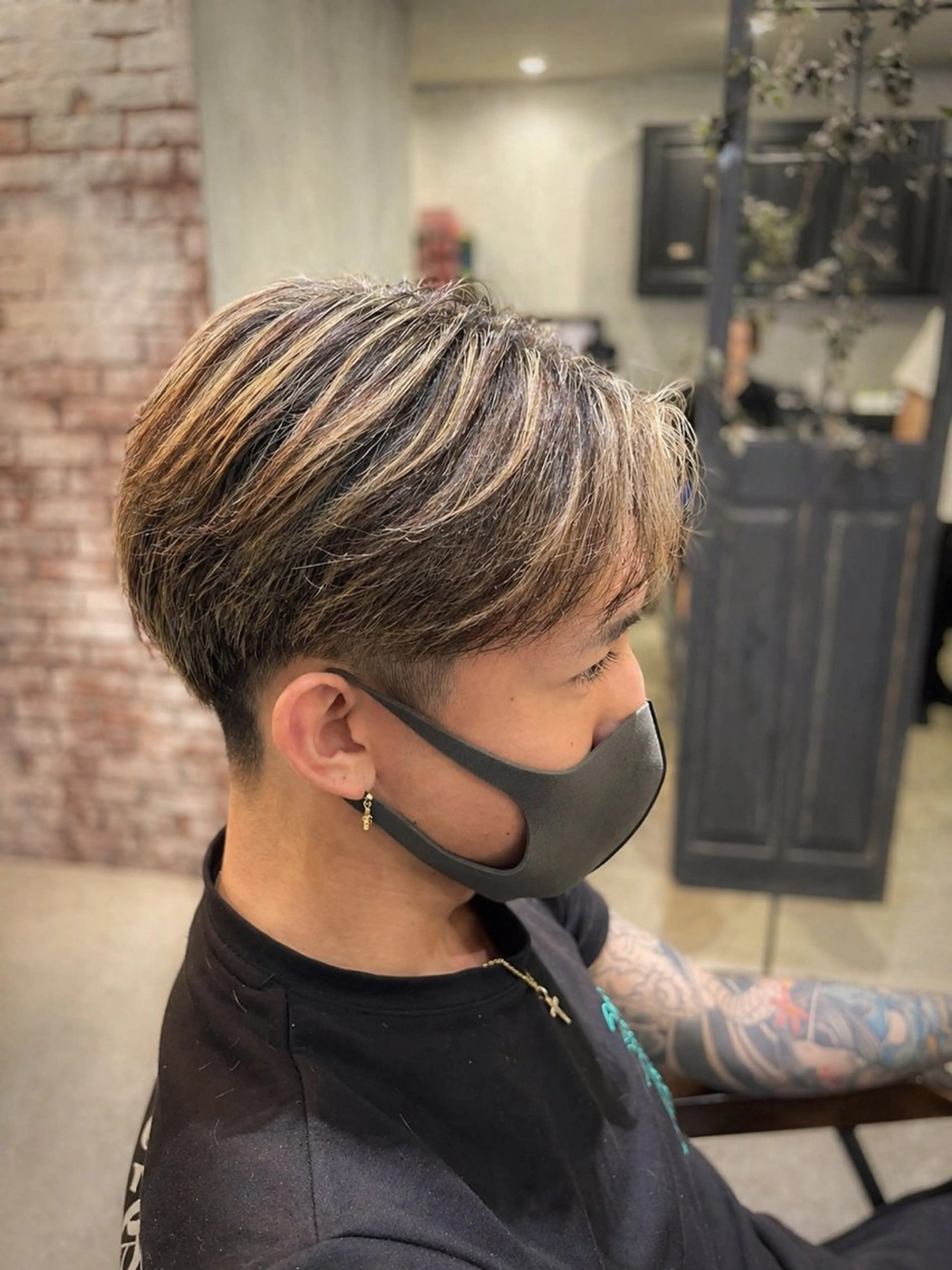 ショート カラー メンズ メンズバレイヤージュ メンズメッシュ メンズパーマ バレイヤージュ メッシュ カット ヘアカラー 齋木 陽輝のヘアスタイル