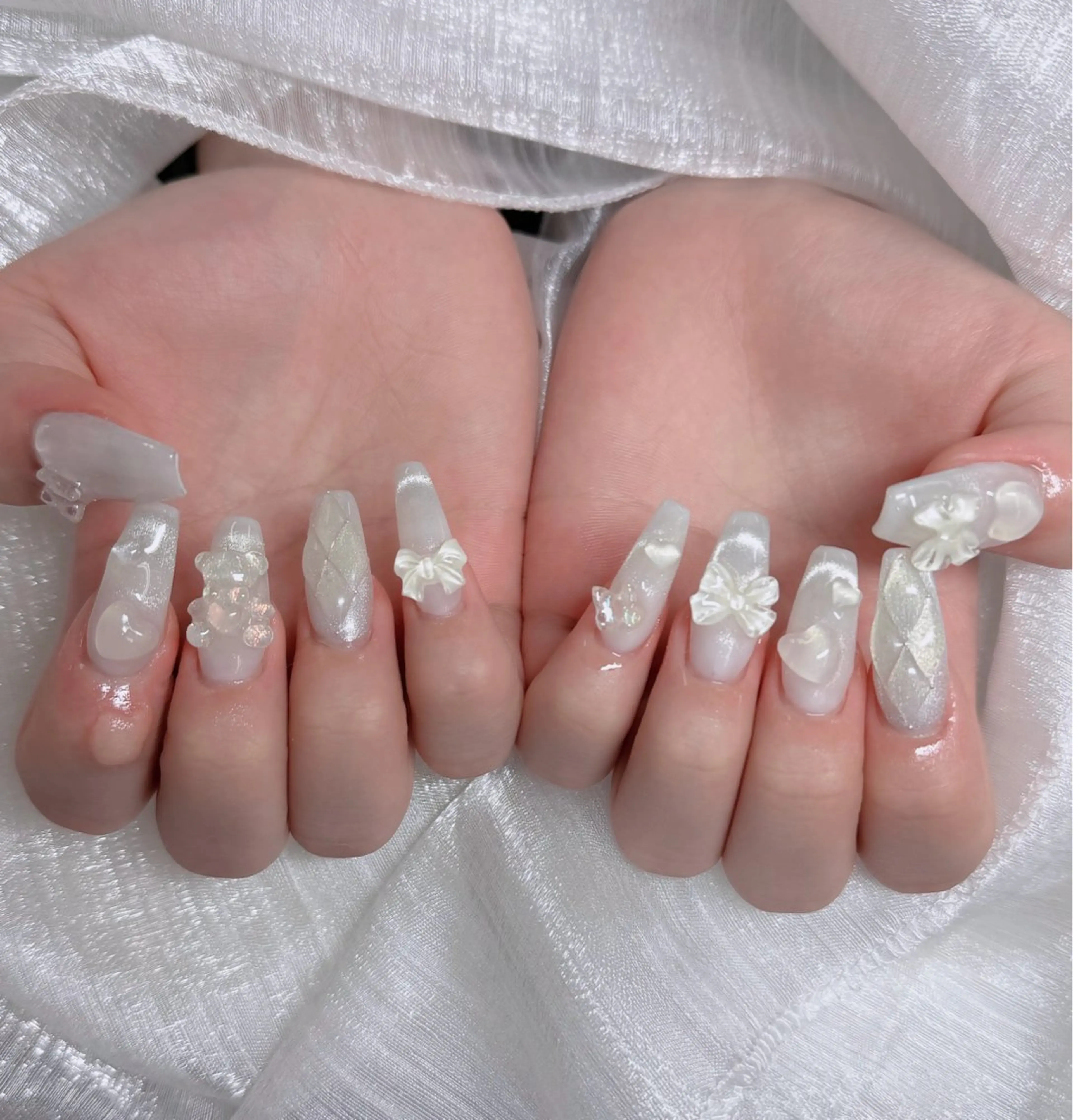 ネイル オーロラネイル フレンチネイル ジェルネイル ハロウィン キラキラネイル H.baby Nail Salonのネイルデザイン