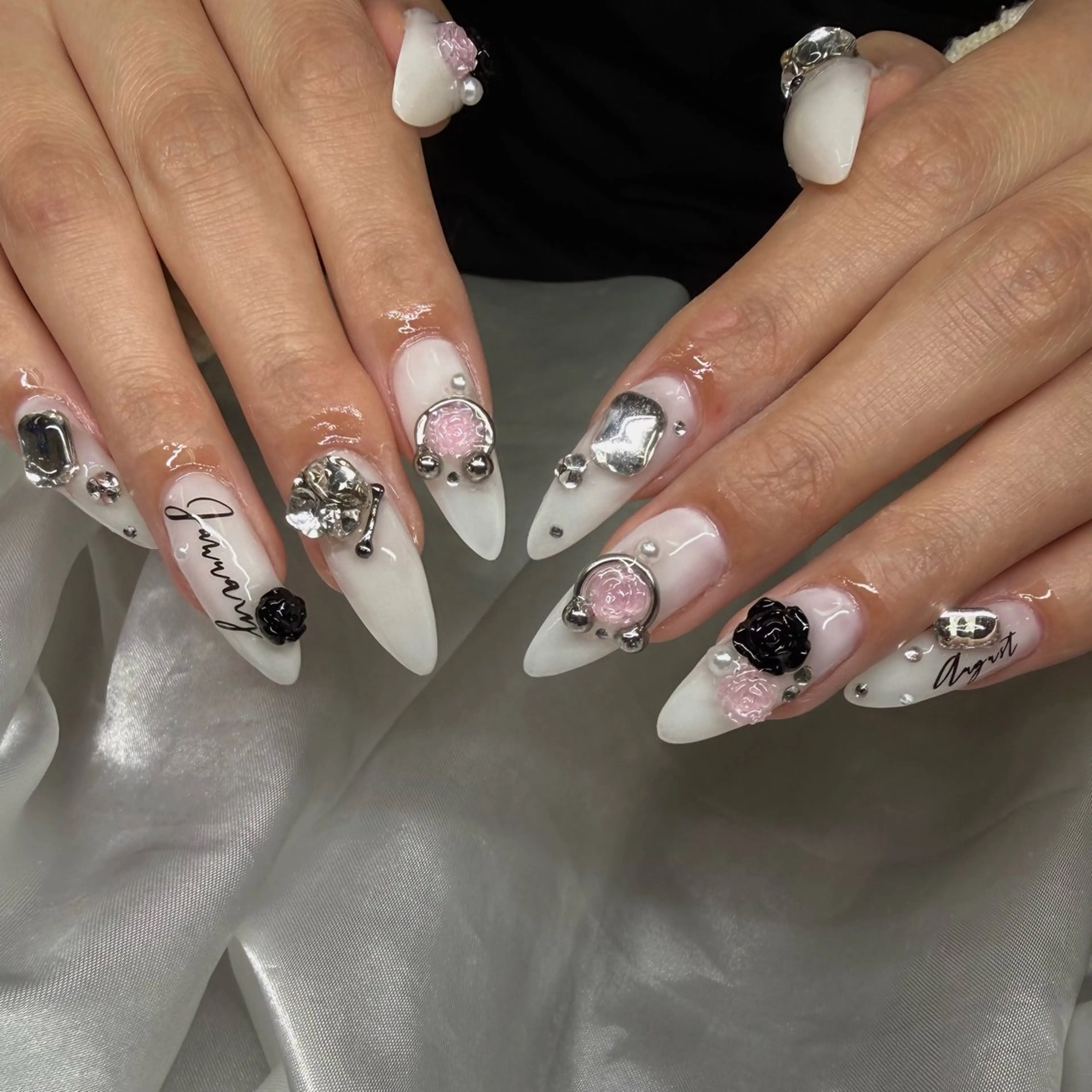 ネイル Emieux Saraのネイルデザイン