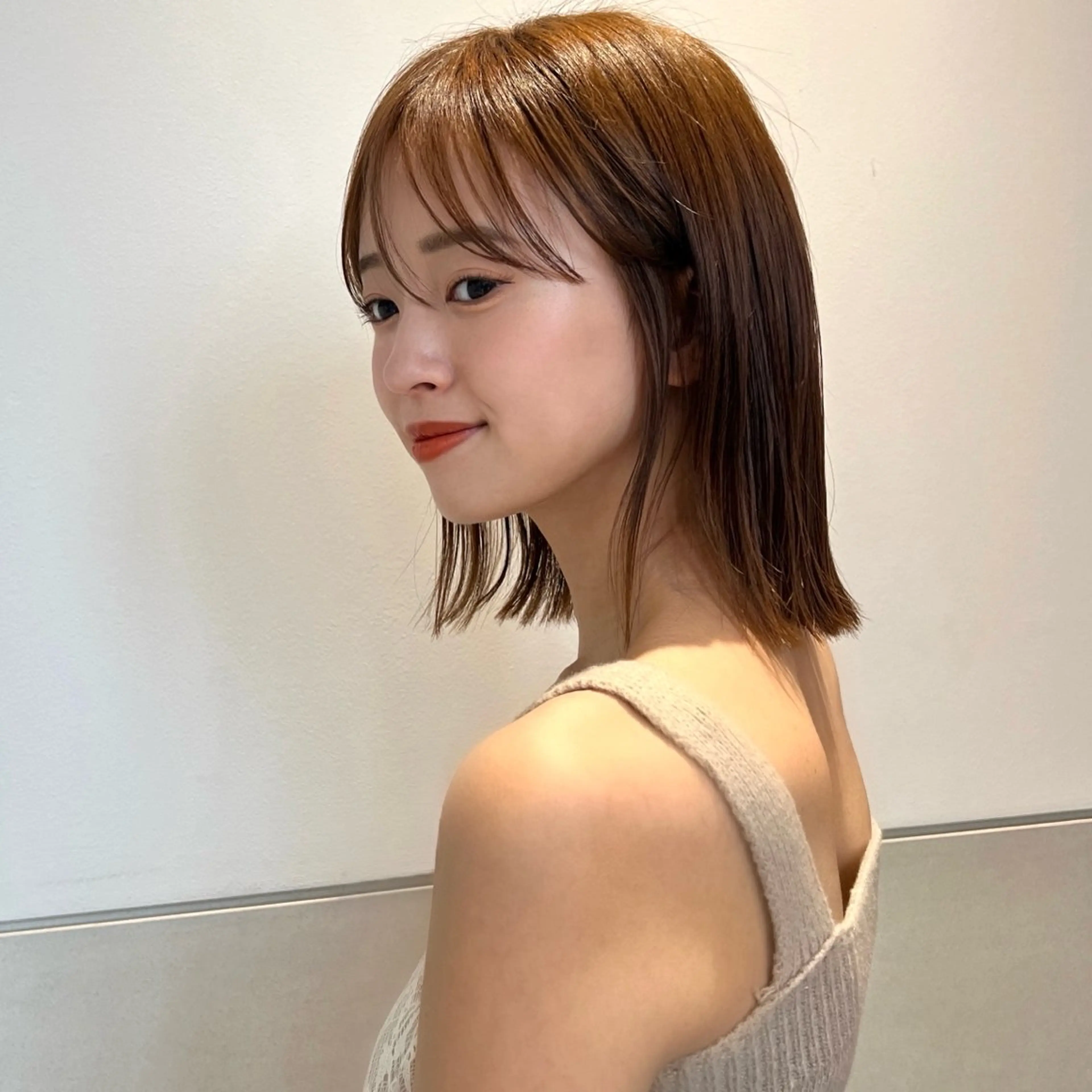 ミディアム カット ヘアカラー ボブ・レイヤー🎀 エミリのヘアスタイル