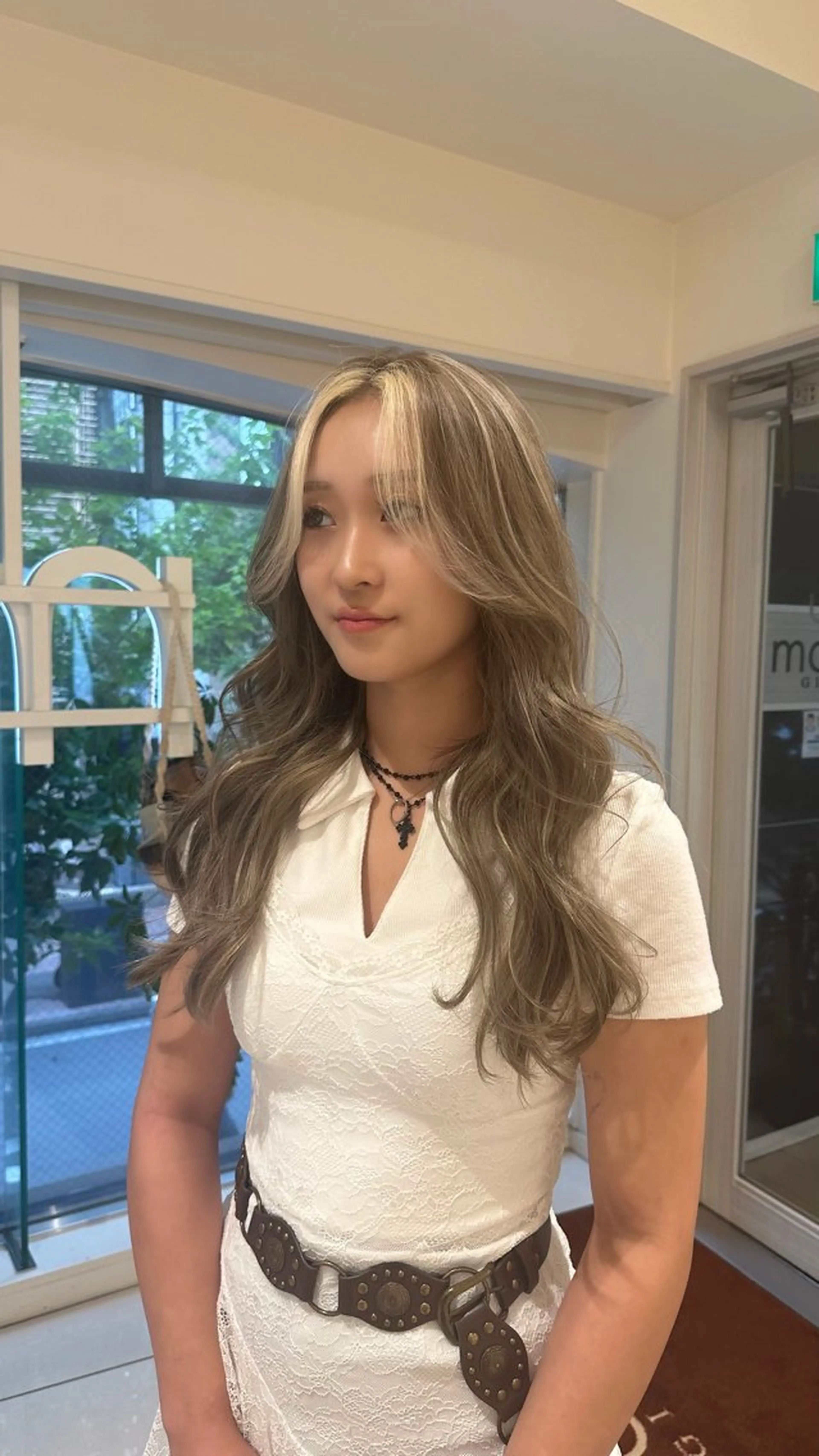 ロング カラー ブリーチ ハイライトカラー ハイライト ヘアカラー 🤍ハイライト/ レイヤー/銀座🤍のヘアスタイル