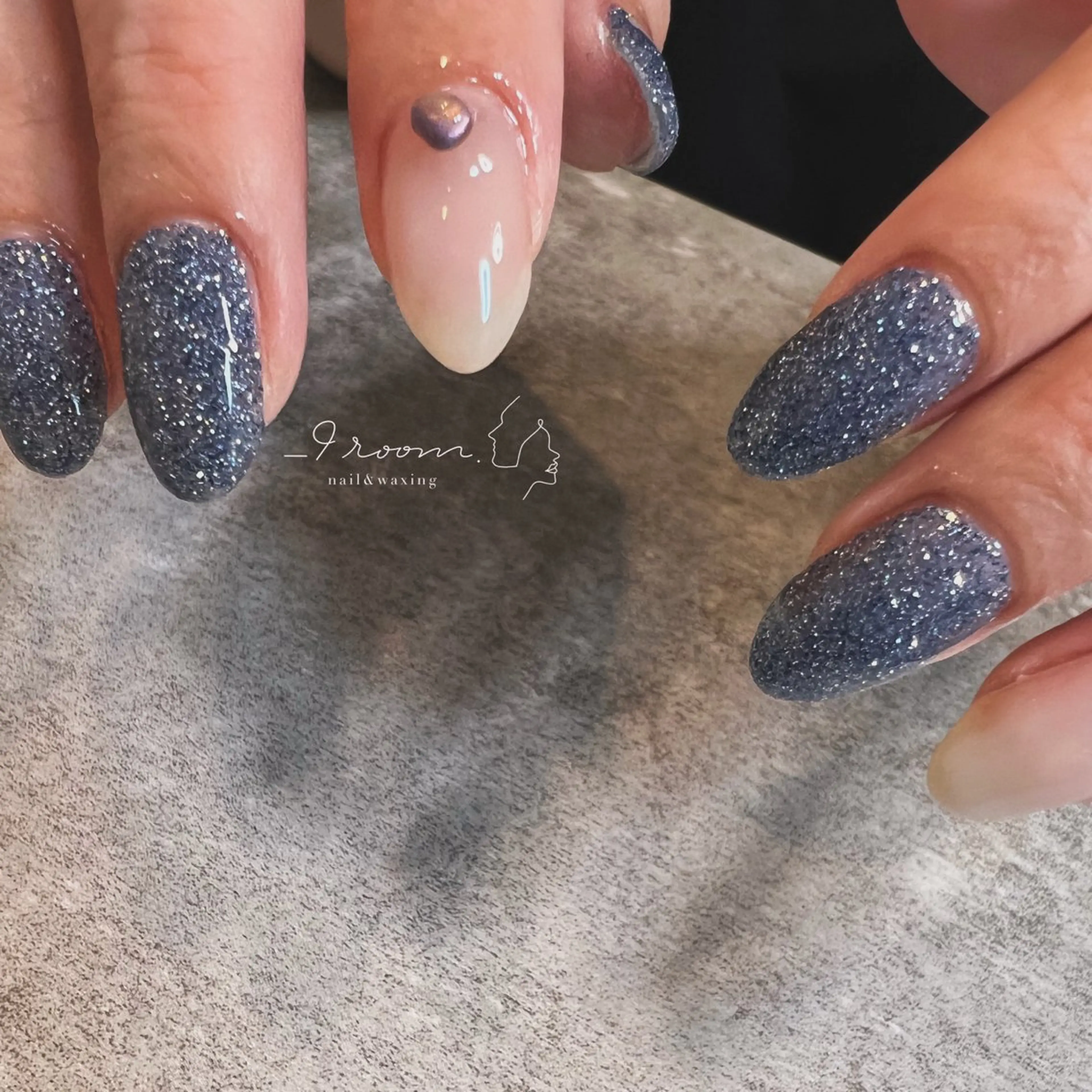 ネイル ブルー ジェルネイル オフィスネイル シンプルネイル 夏ネイル ハンドネイル _9 room. Yoshimiのネイルデザイン