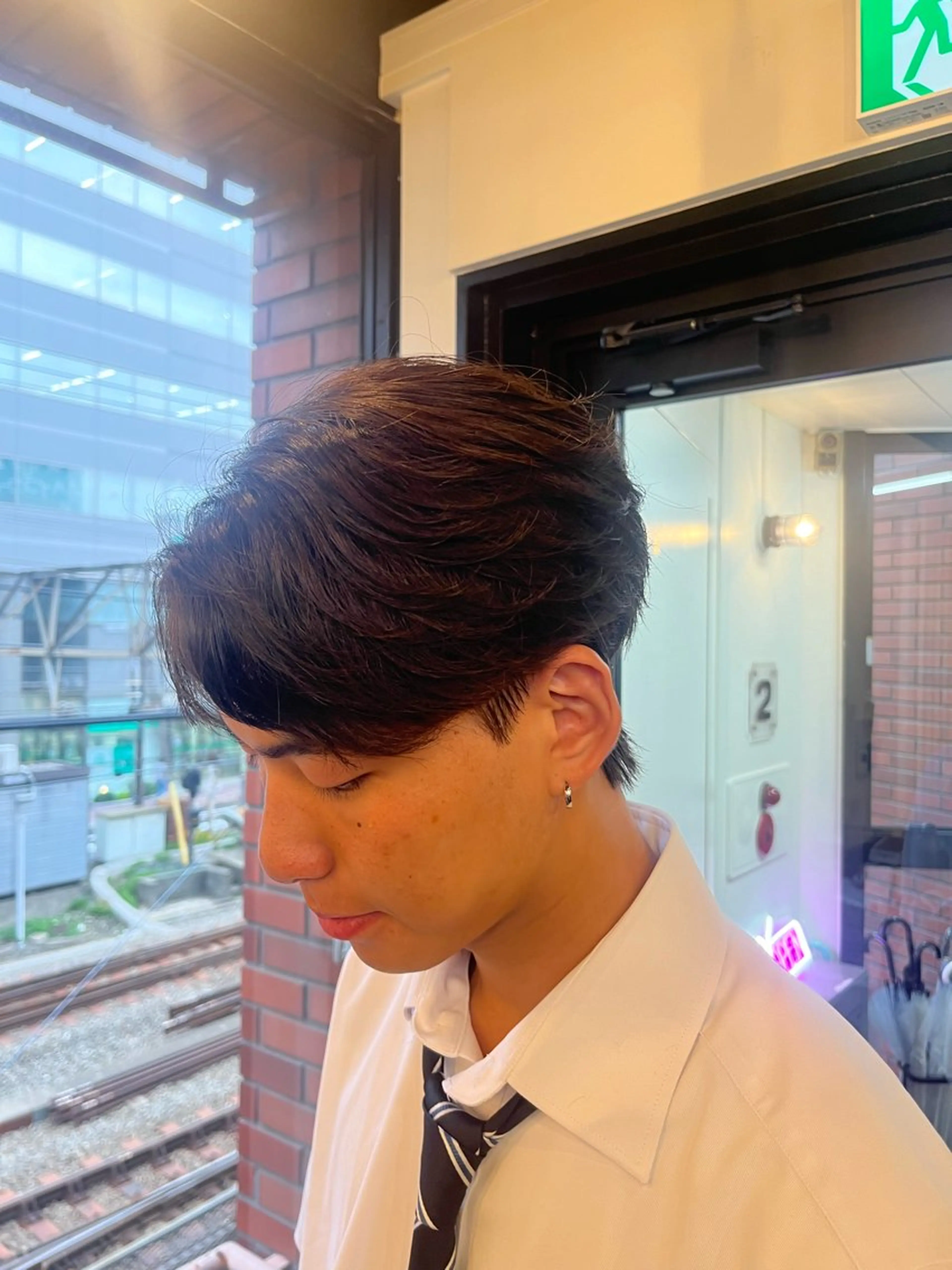 ショート パーマ メンズ ダウンパーマ フェザーパーマ メンズパーマ カット パーマ 韓国メンズヘア/ 毛流れヘア　須田龍世のヘアスタイル