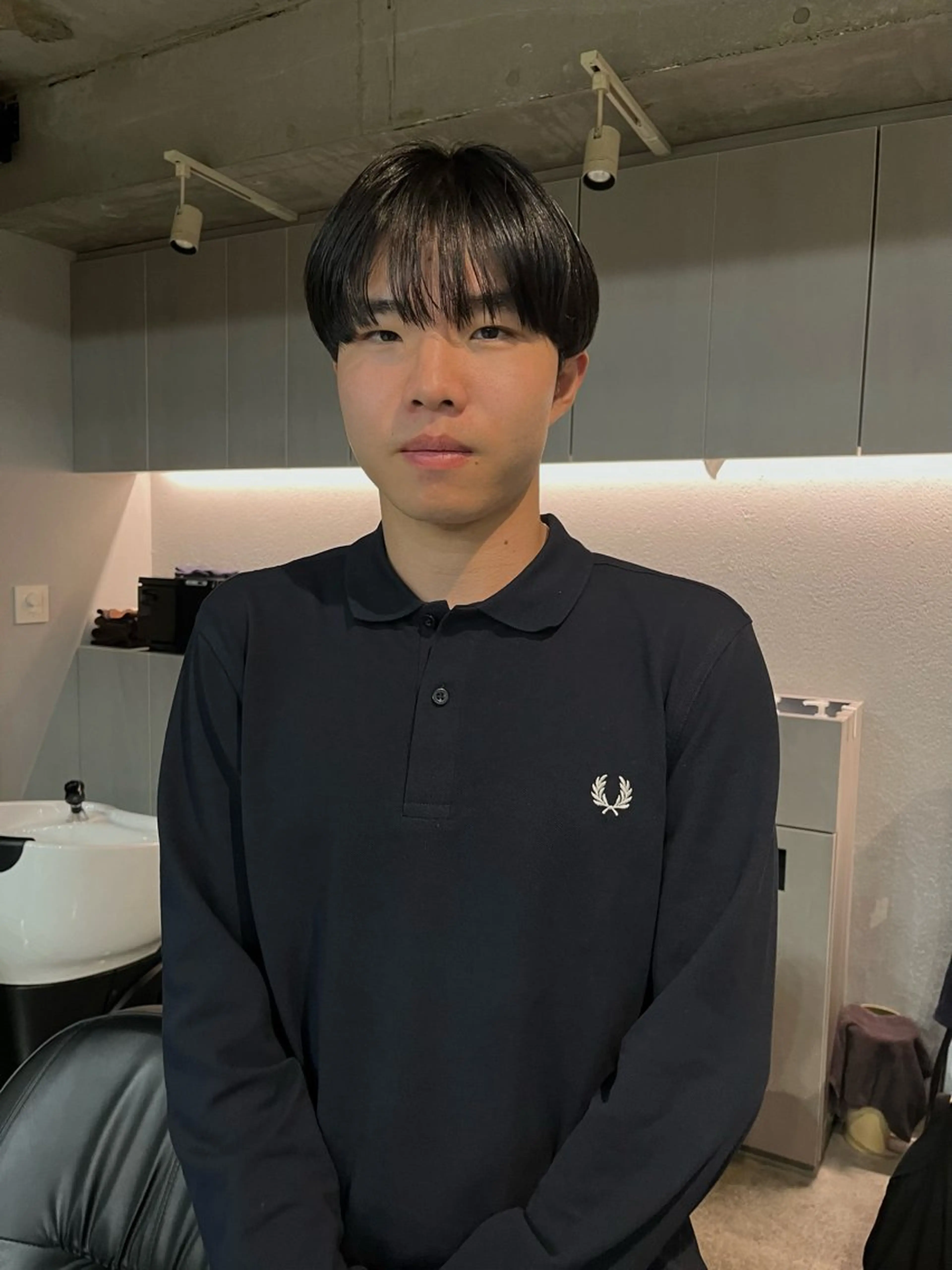 ショート メンズ 曲がる縮毛矯正 センターパートのヘアスタイル