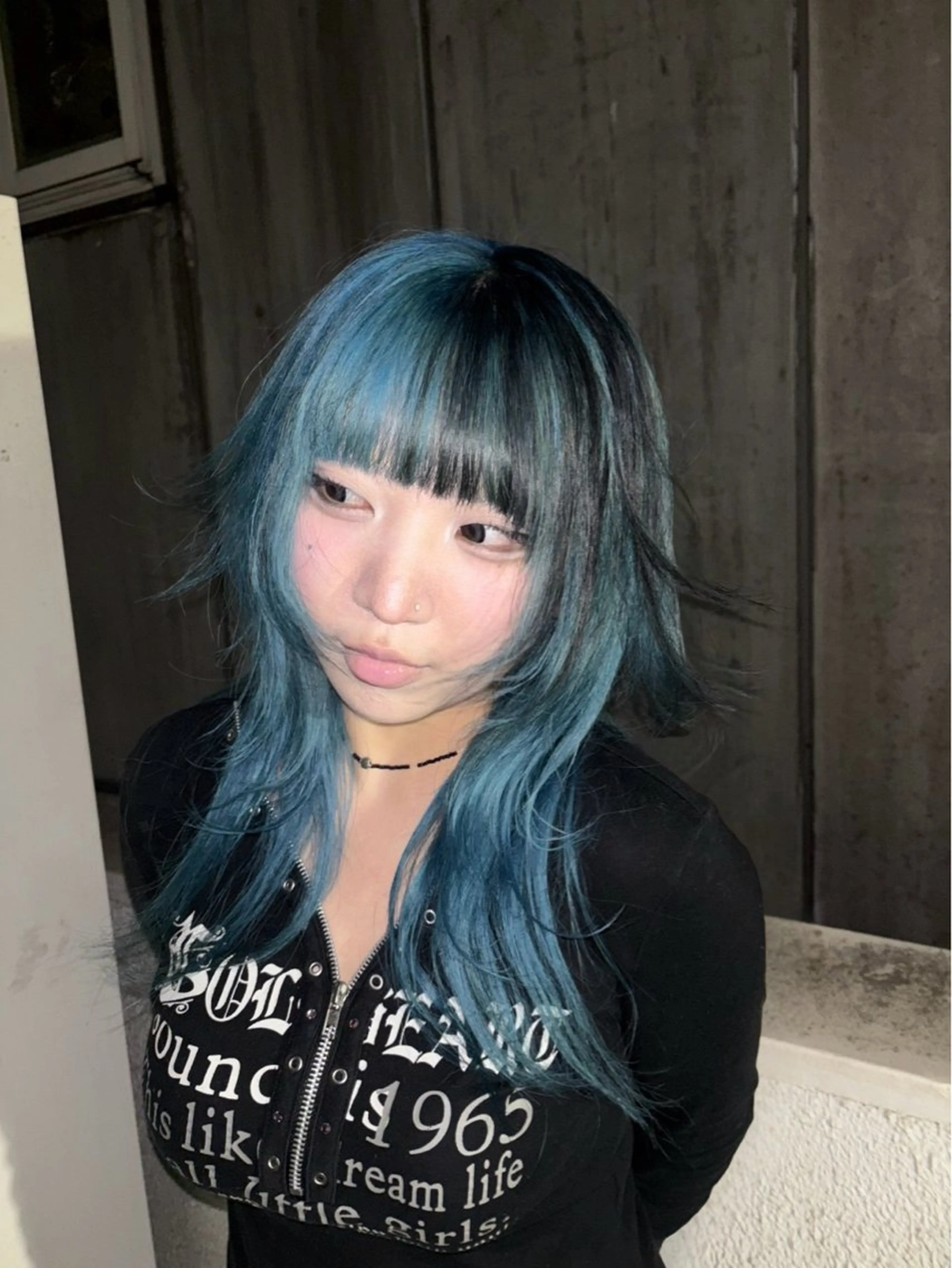 セミロング ハイトーン/デザイン カラー/複雑履歴葉月のヘアスタイル