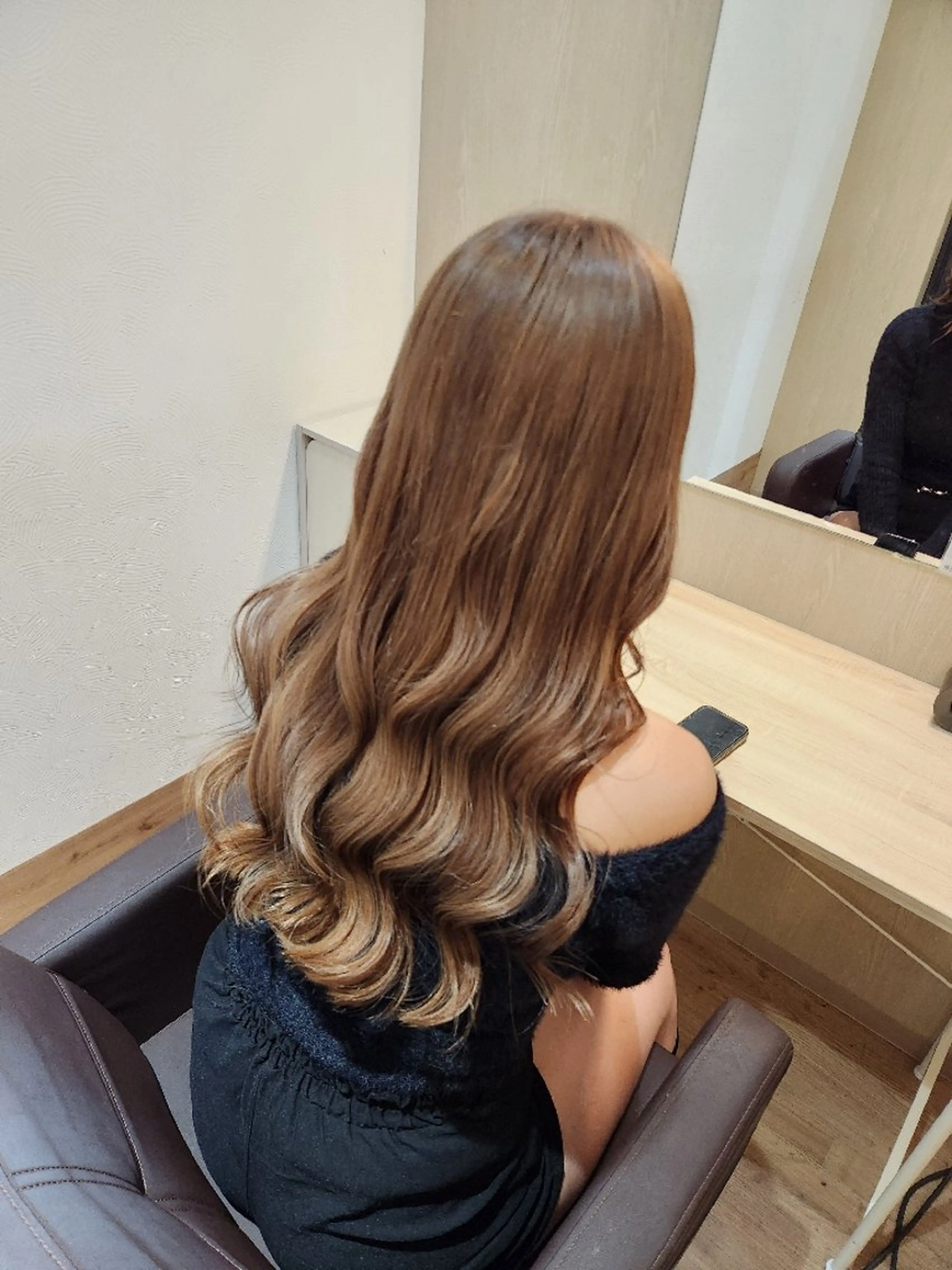 ロング カラー WAVE所属・エクステ/ハイトーン 伊藤のヘアスタイル