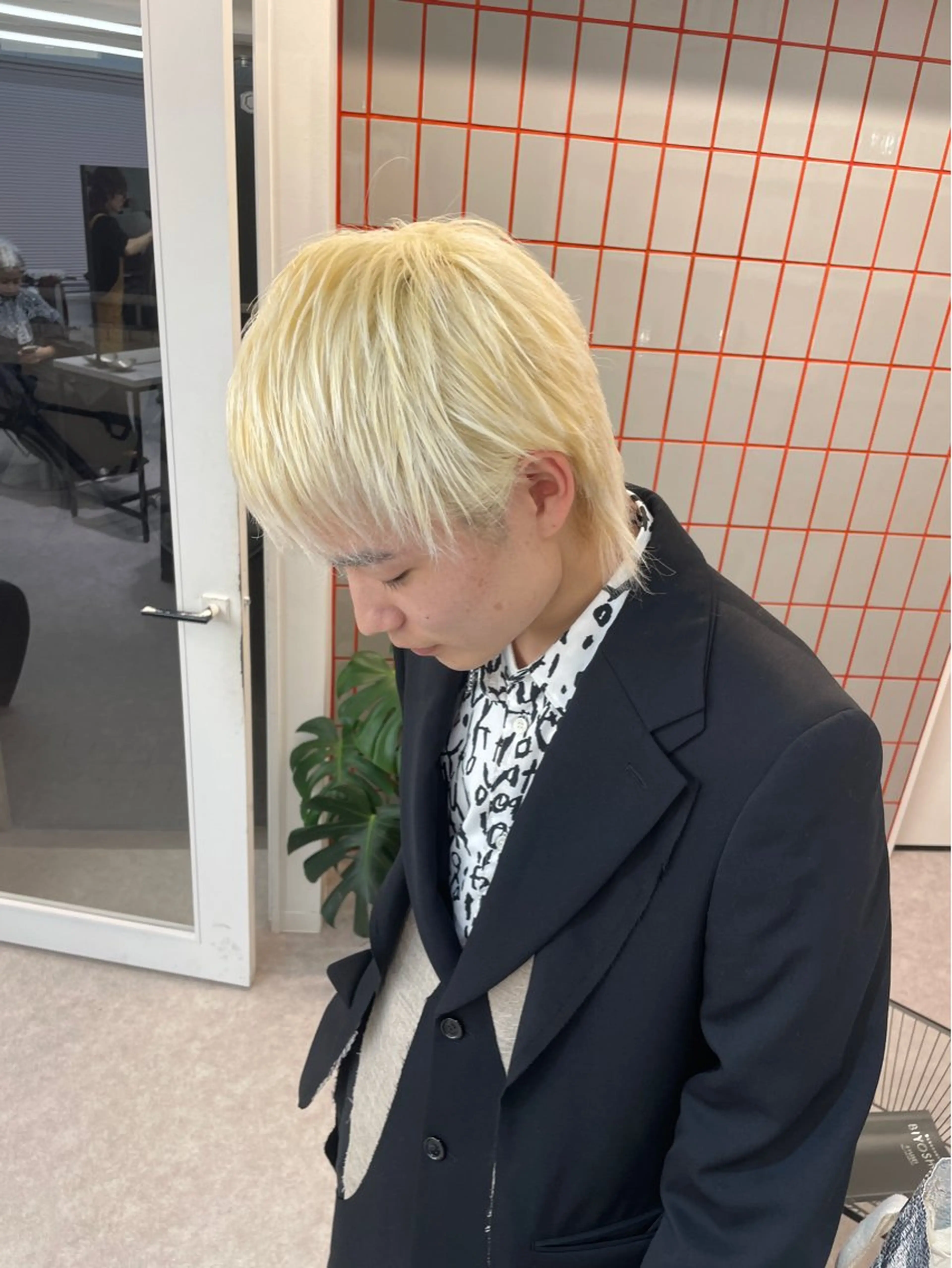 ショート カラー メンズ メンズハイトーン 抜きっぱなしブロンド ブロンド ハイトーンカラー ヘアカラー トリートメント グレージュ/ベージュ 🎀momo🎀のヘアスタイル