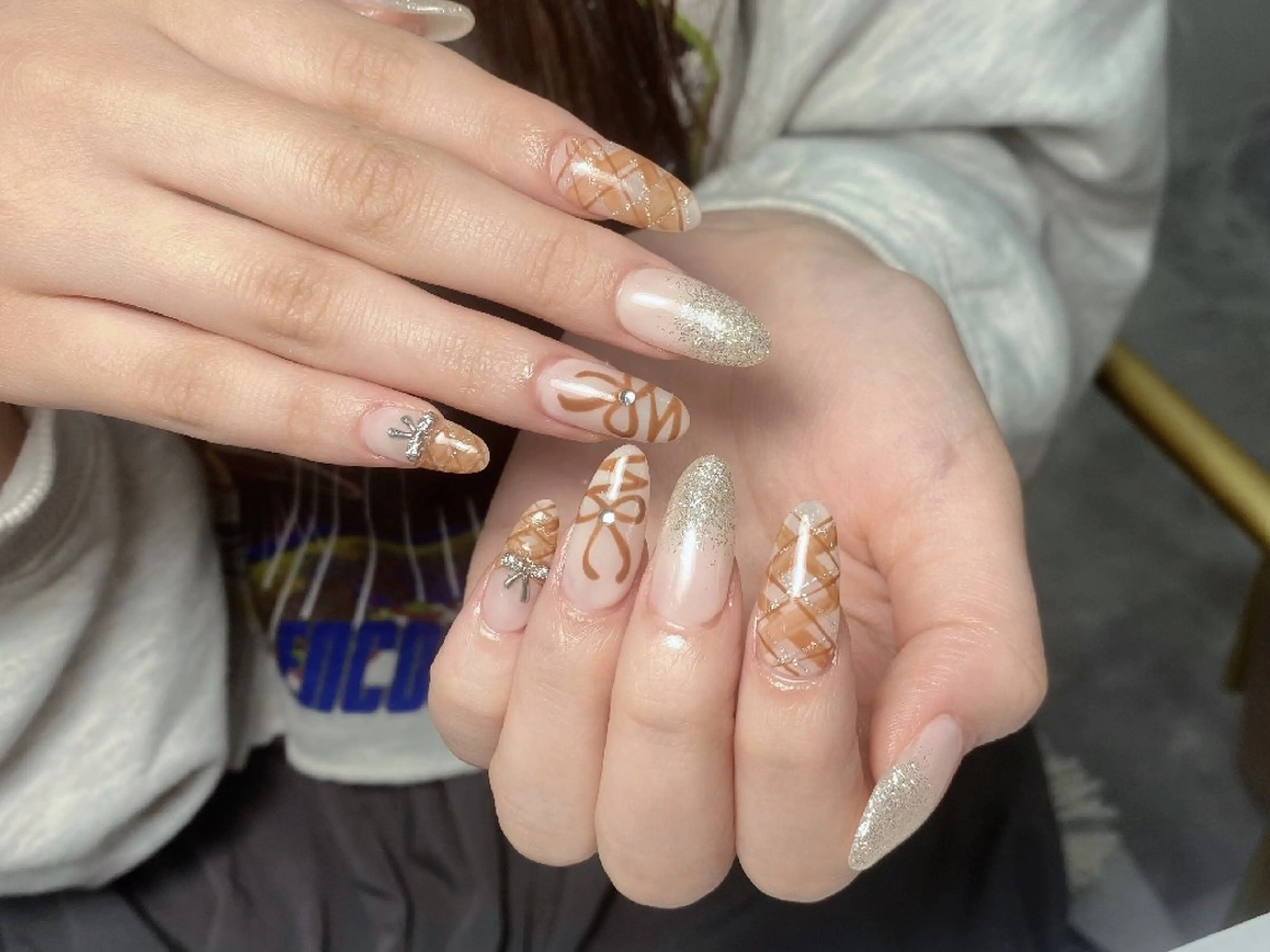 ネイル チークネイル 長さ出し フレンチネイル ジェルネイル キラキラネイル ハンドネイル UM Nail Salonのネイルデザイン