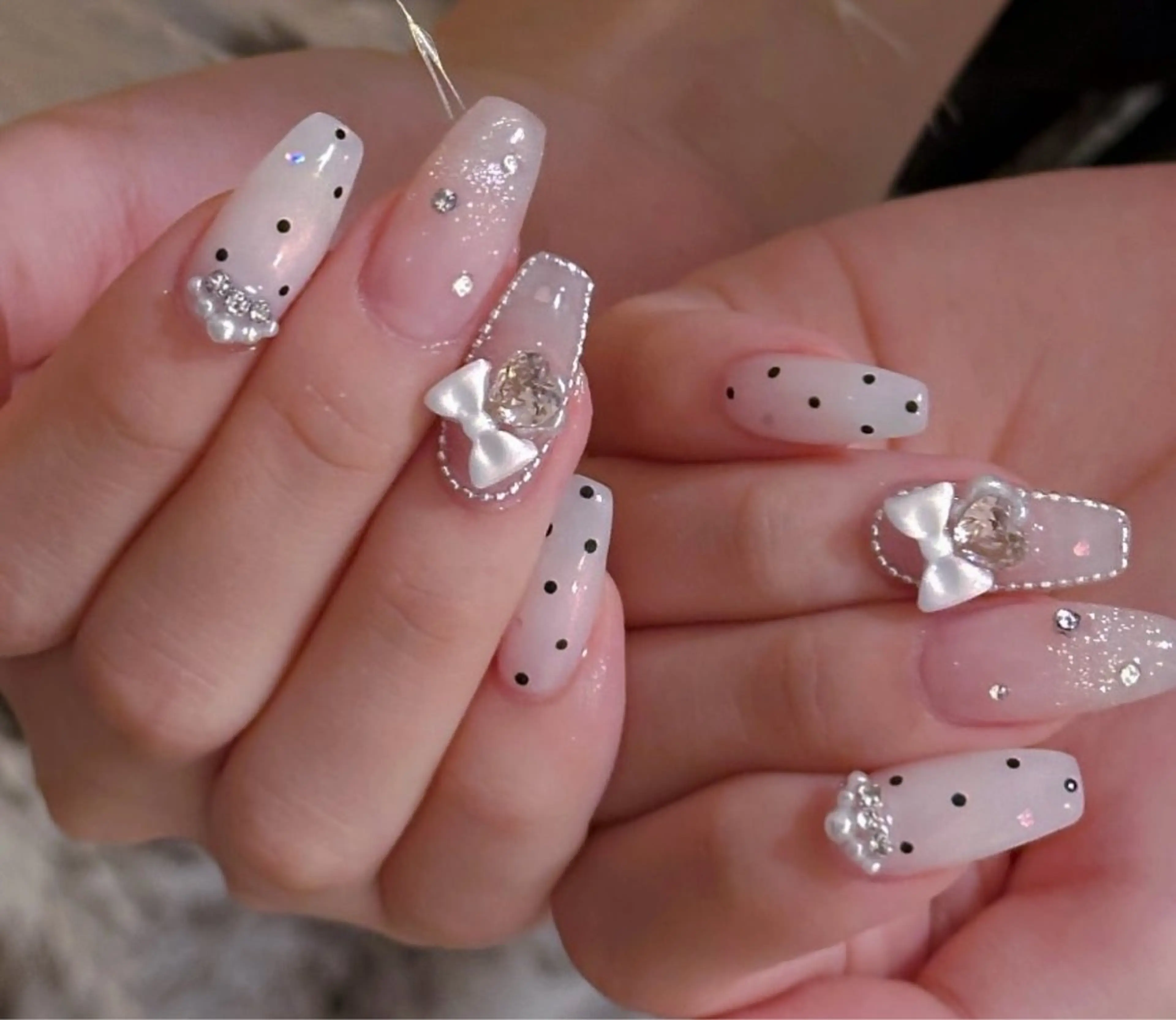 ネイル フレンチネイル ジェルネイル ガラスフレンチ キラキラネイル ロングネイル ハンドネイル Queeens nailのネイルデザイン