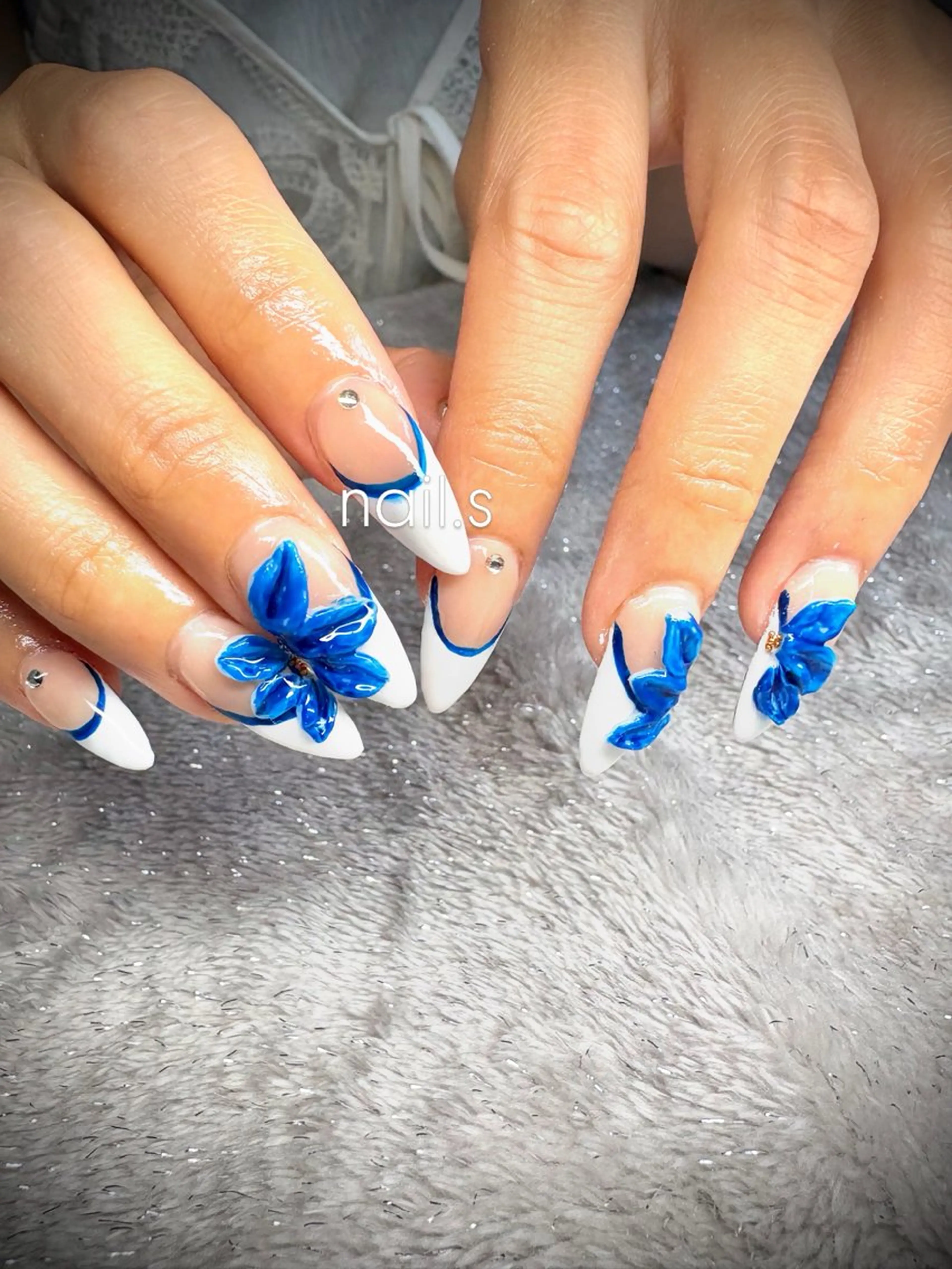 ネイル 長さ出し フラワーネイル フレンチネイル ロングネイル 夏ネイル ハンドネイル nail.s misatoのネイルデザイン