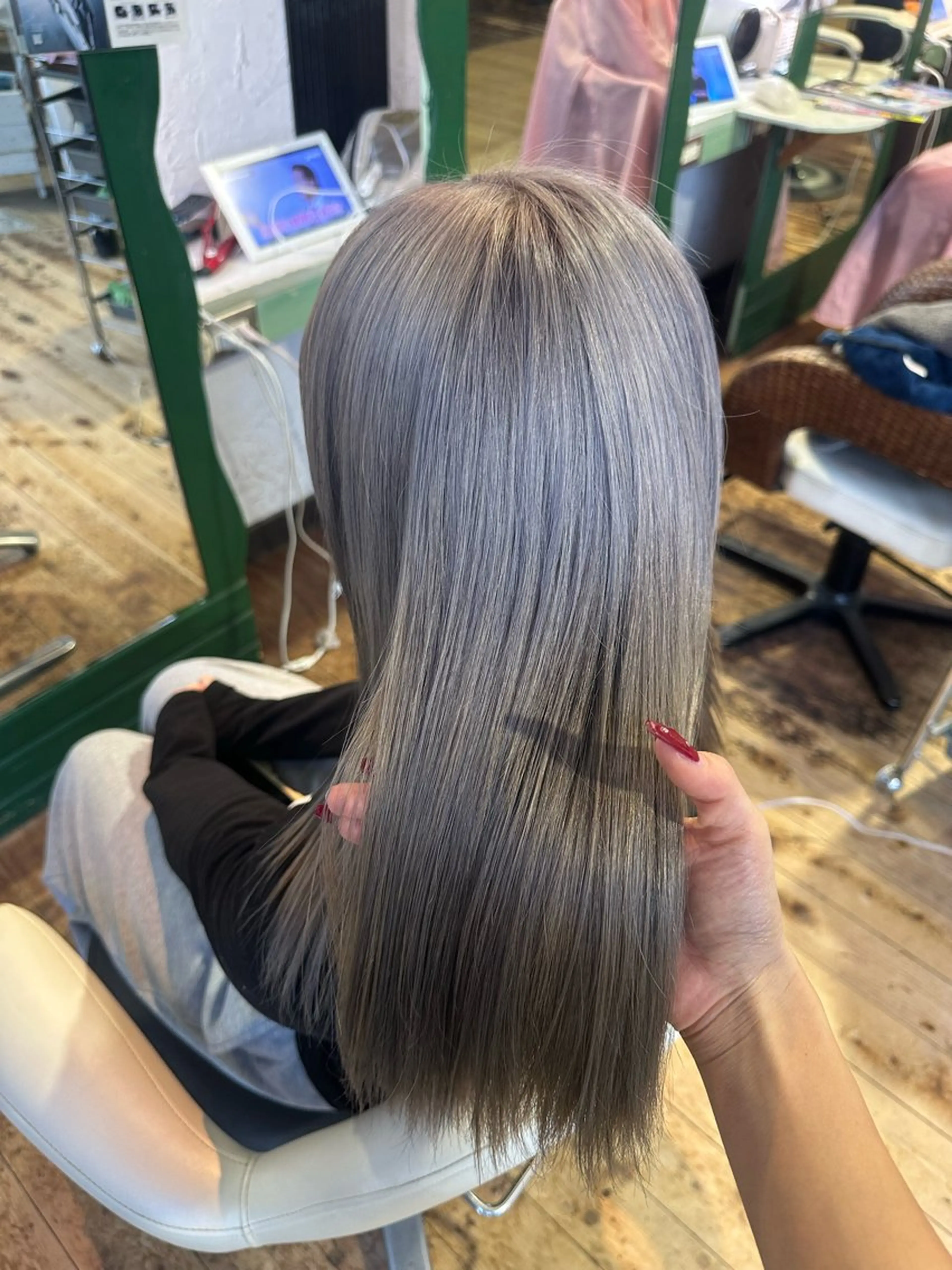 カラー indigo/ Minamiのヘアスタイル