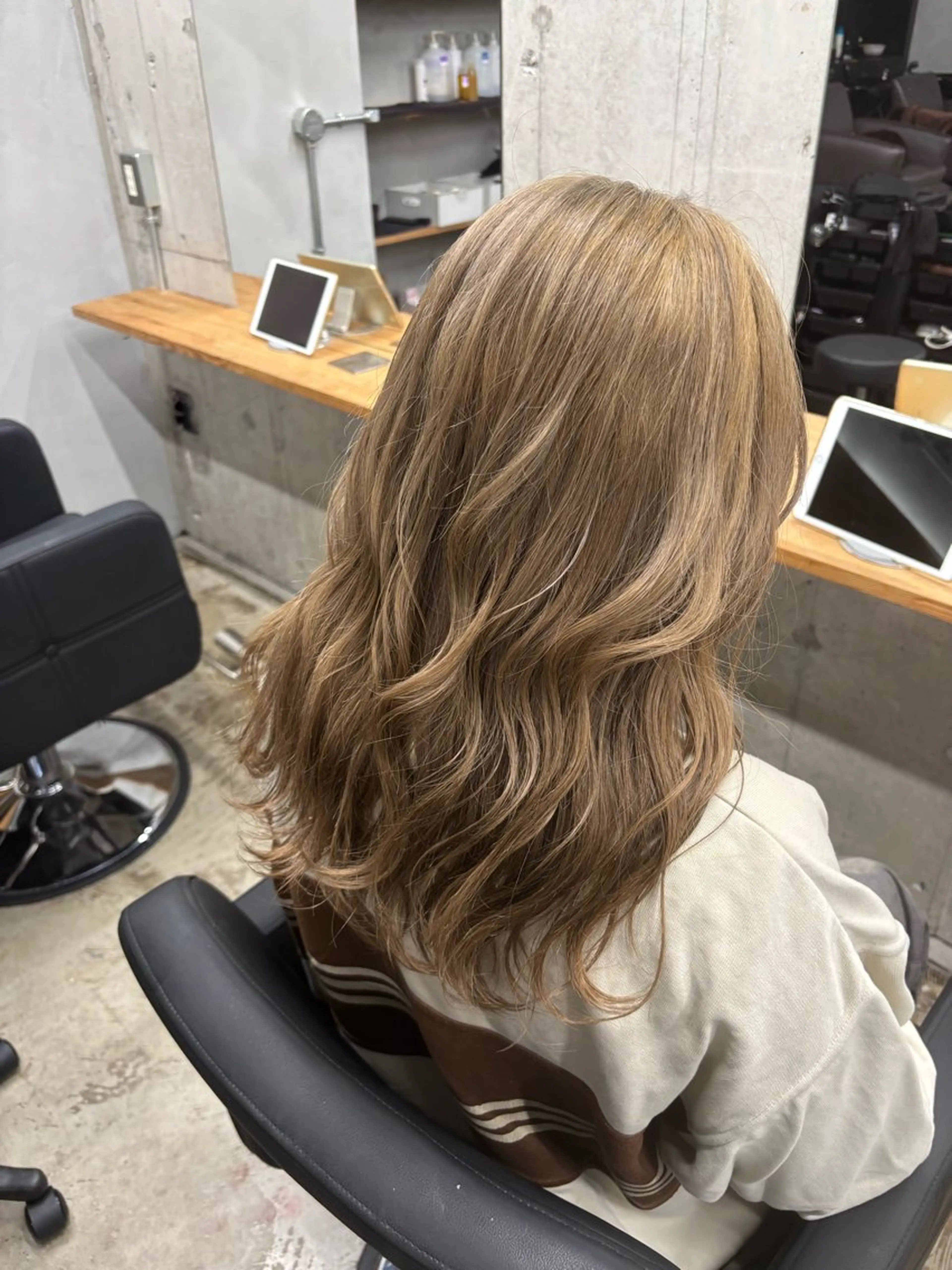 セミロング カラー mono / Manatoのヘアスタイル