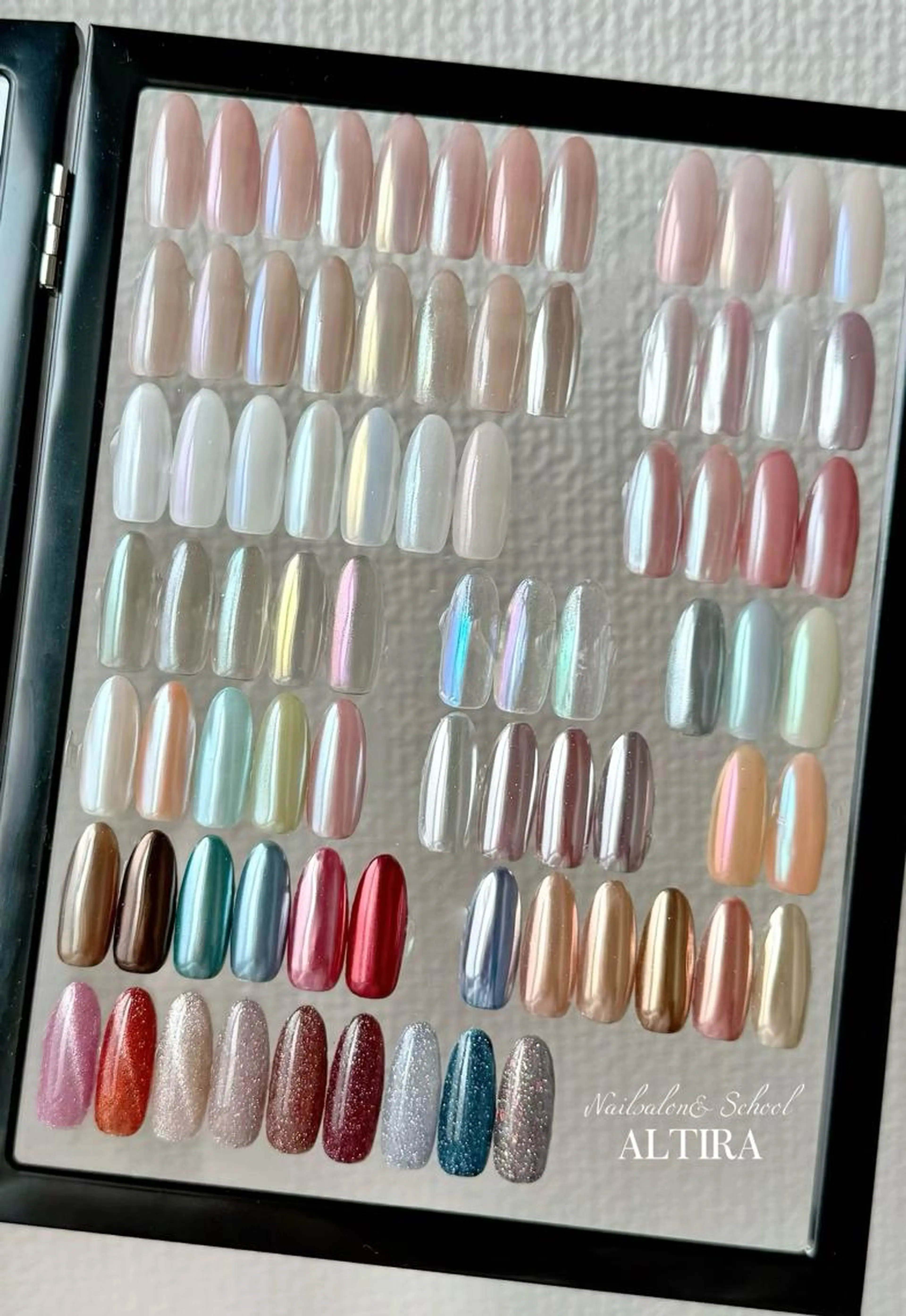 オーロラ・ミラーネイル　７０種類以上から選べる練習モデル　1990円の写真