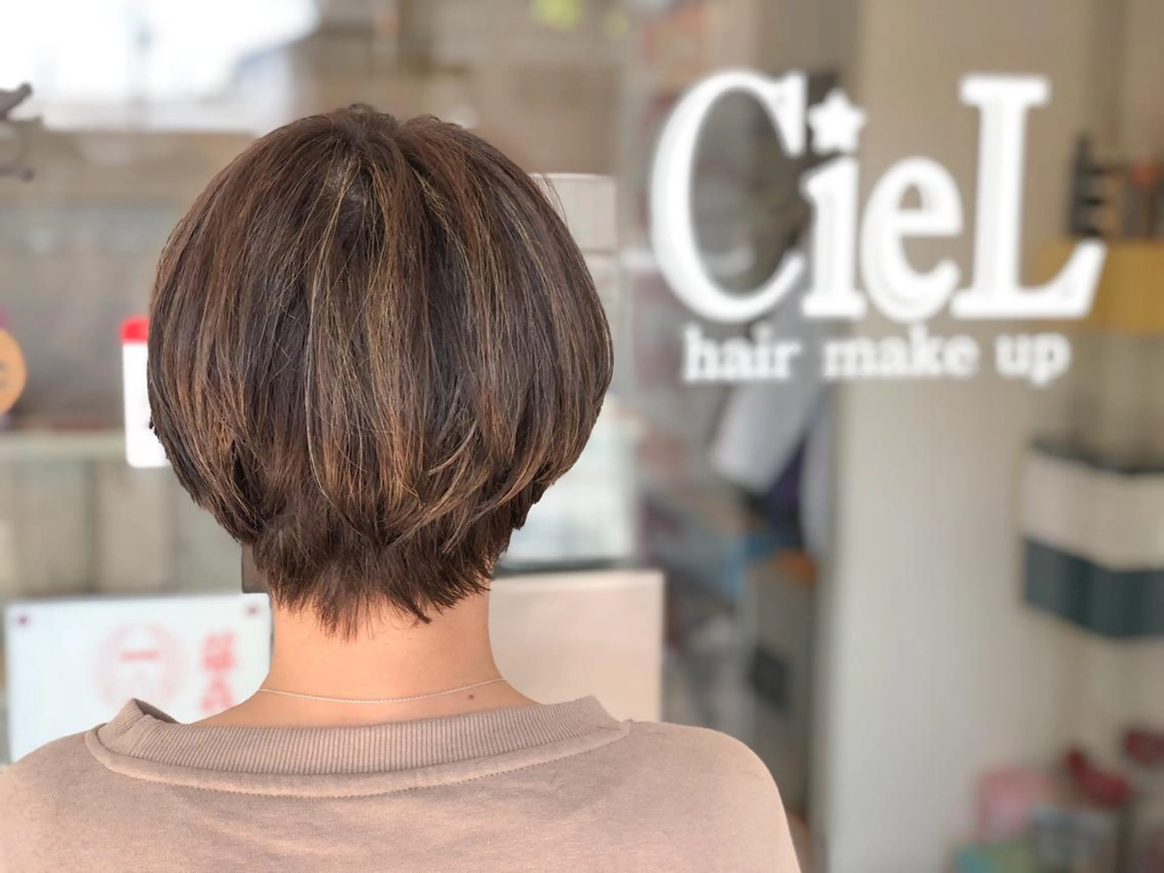 ショート カラー ハイライトカラー ハイライト ショートヘア 限定1名撮影モデル 村中衣里のヘアスタイル