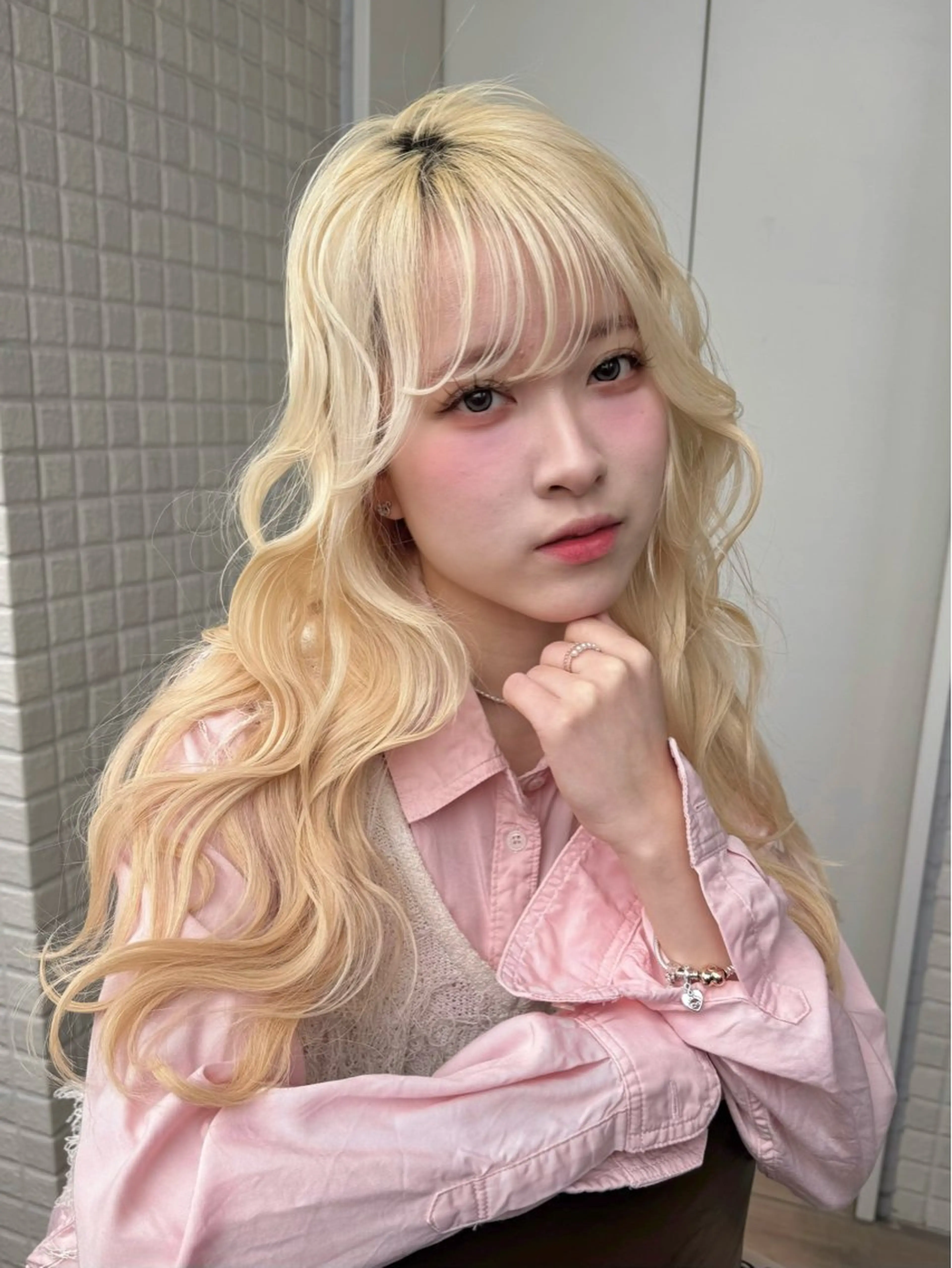 ロング カラー ブリーチ 抜きっぱなしブロンド ヘアカラー 美髪縮毛矯正/暖色 カラー/エクステのヘアスタイル