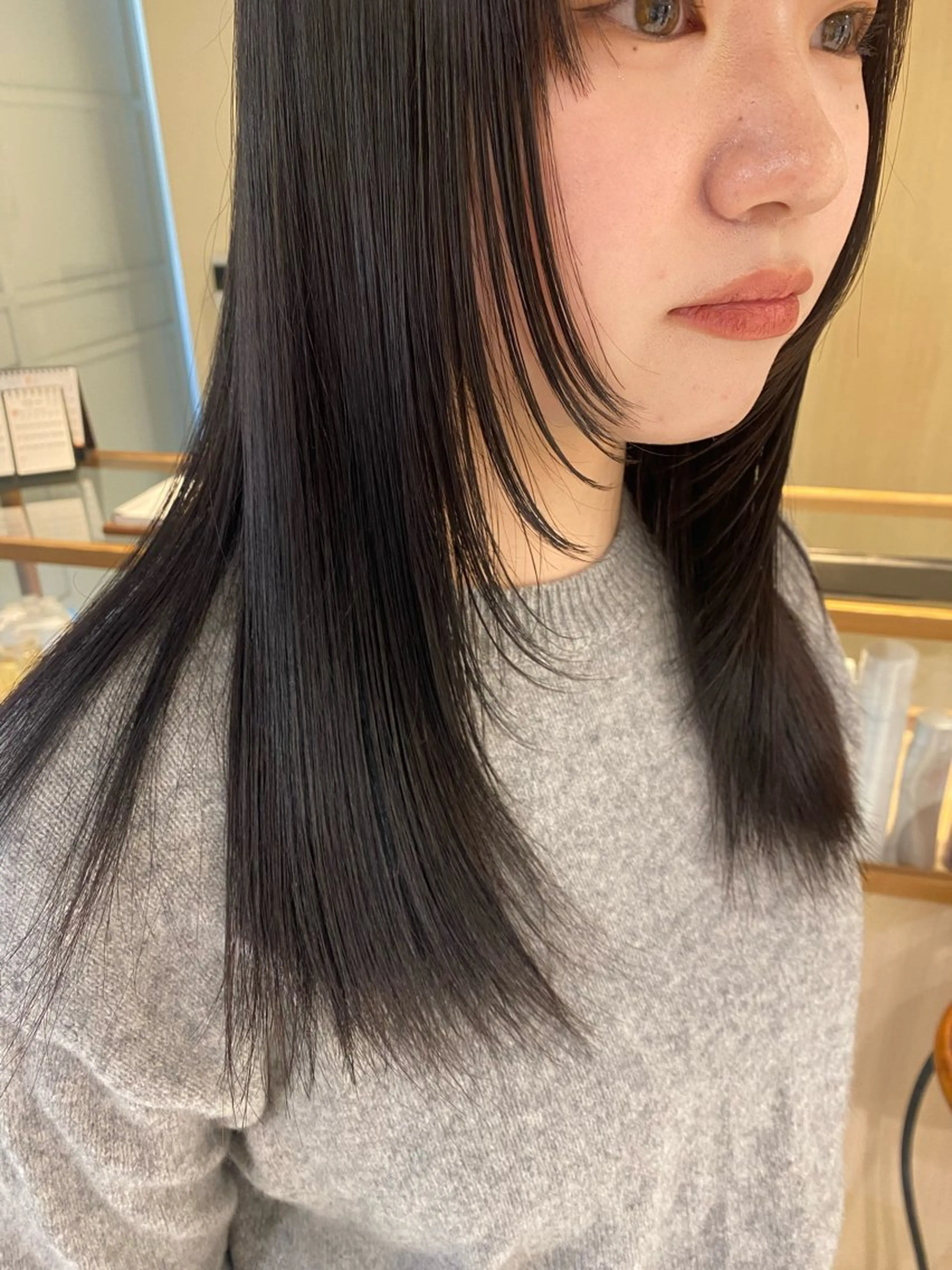 セミロング 顔まわりレイヤー 顔周りカット レイヤーカット 三代 ゆりあのヘアスタイル