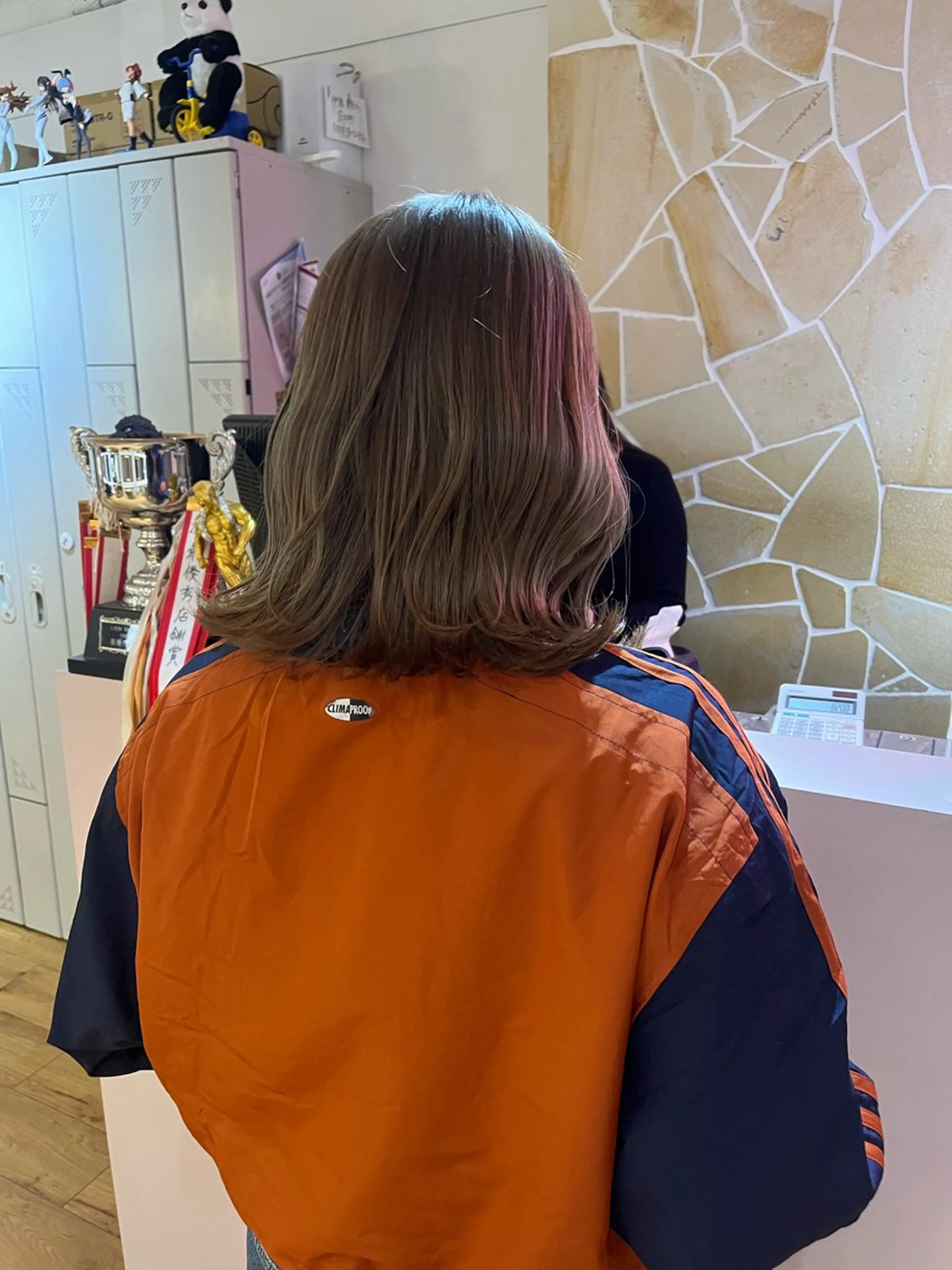 ミディアム カット ヘアカラー 【ブロンド】【ベージ ュ系】TAKUMAのヘアスタイル