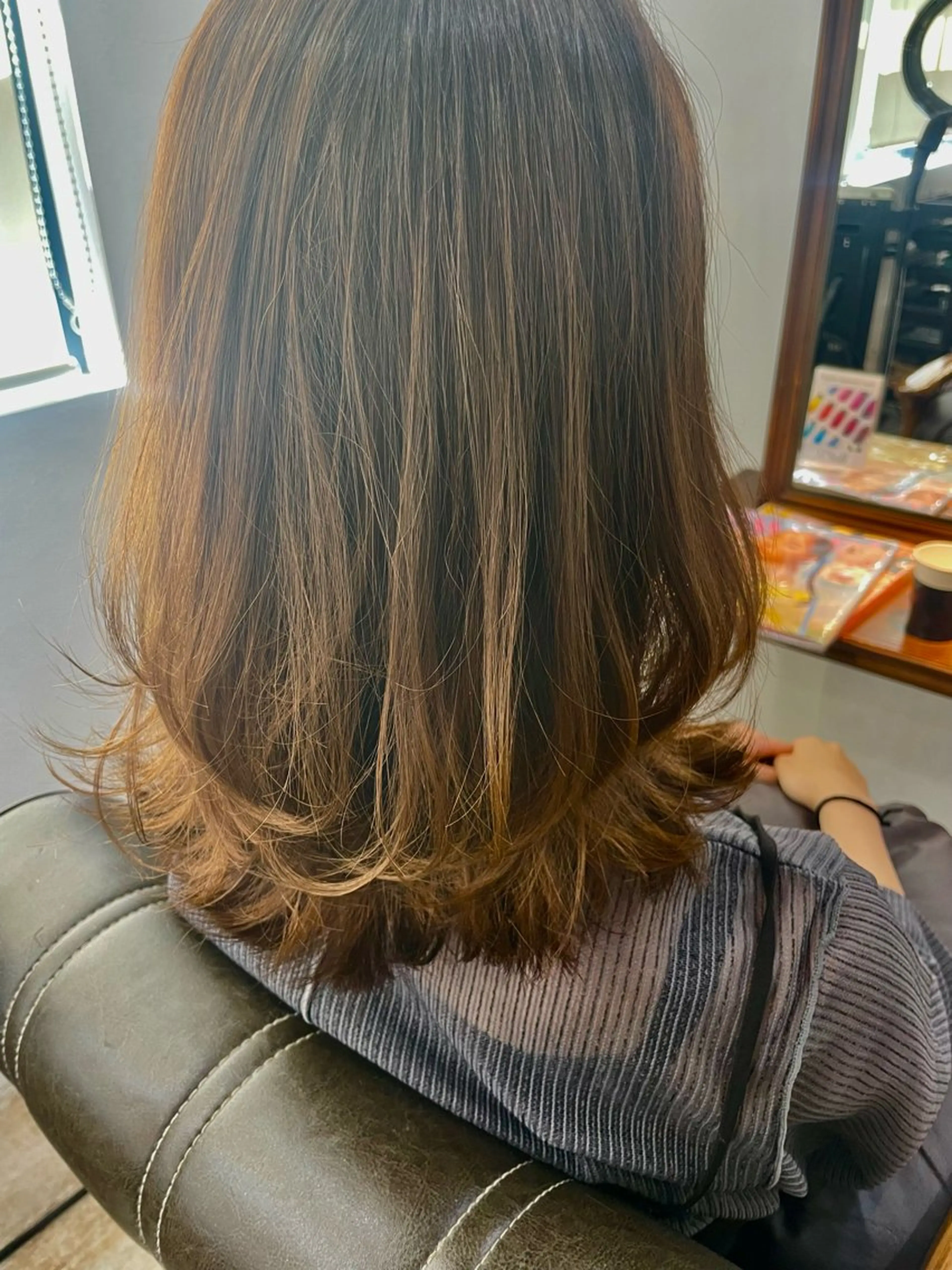 セミロング レイヤーカット 中屋光貴のヘアスタイル