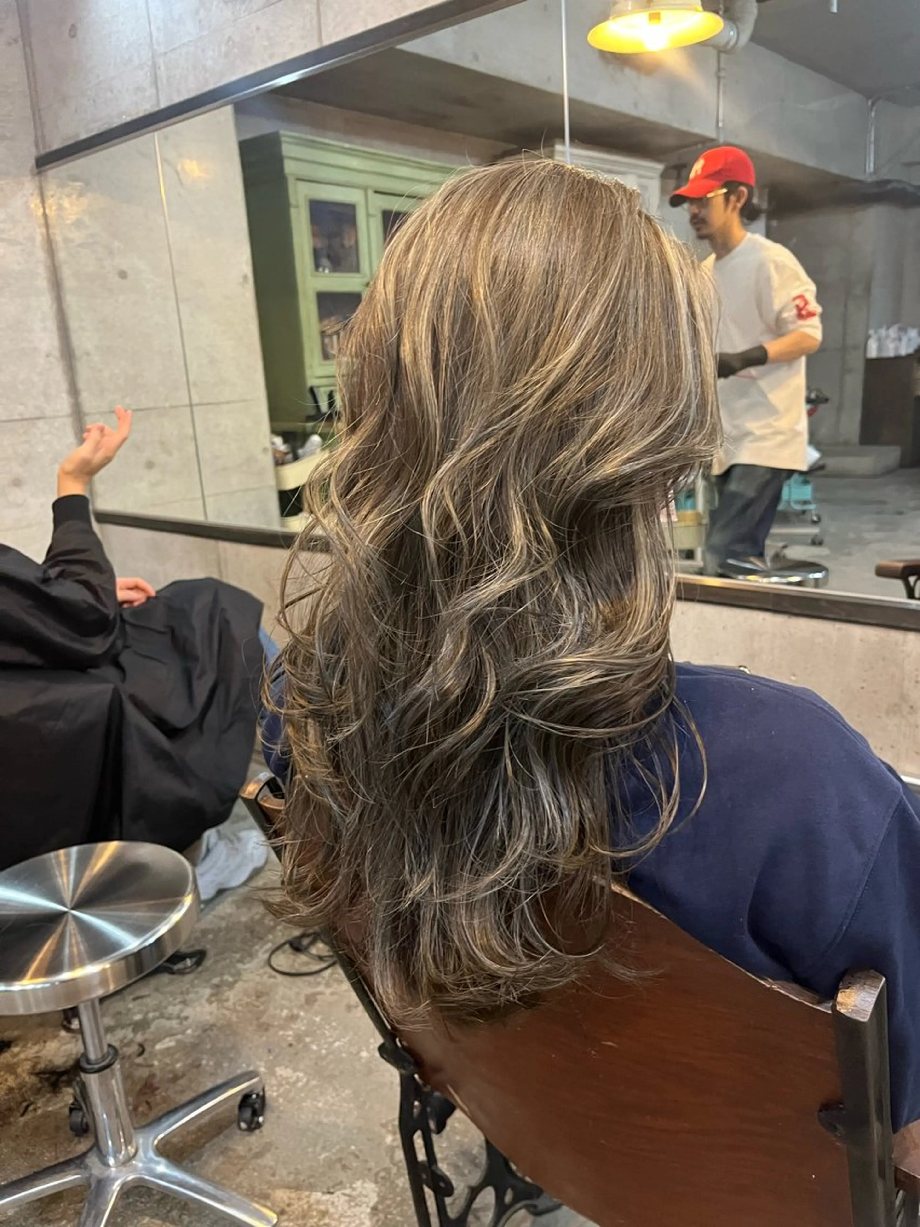 ミディアム カット ヘアカラー トリートメント ハイトーン/顔まわり レイヤー/YUKAのヘアスタイル