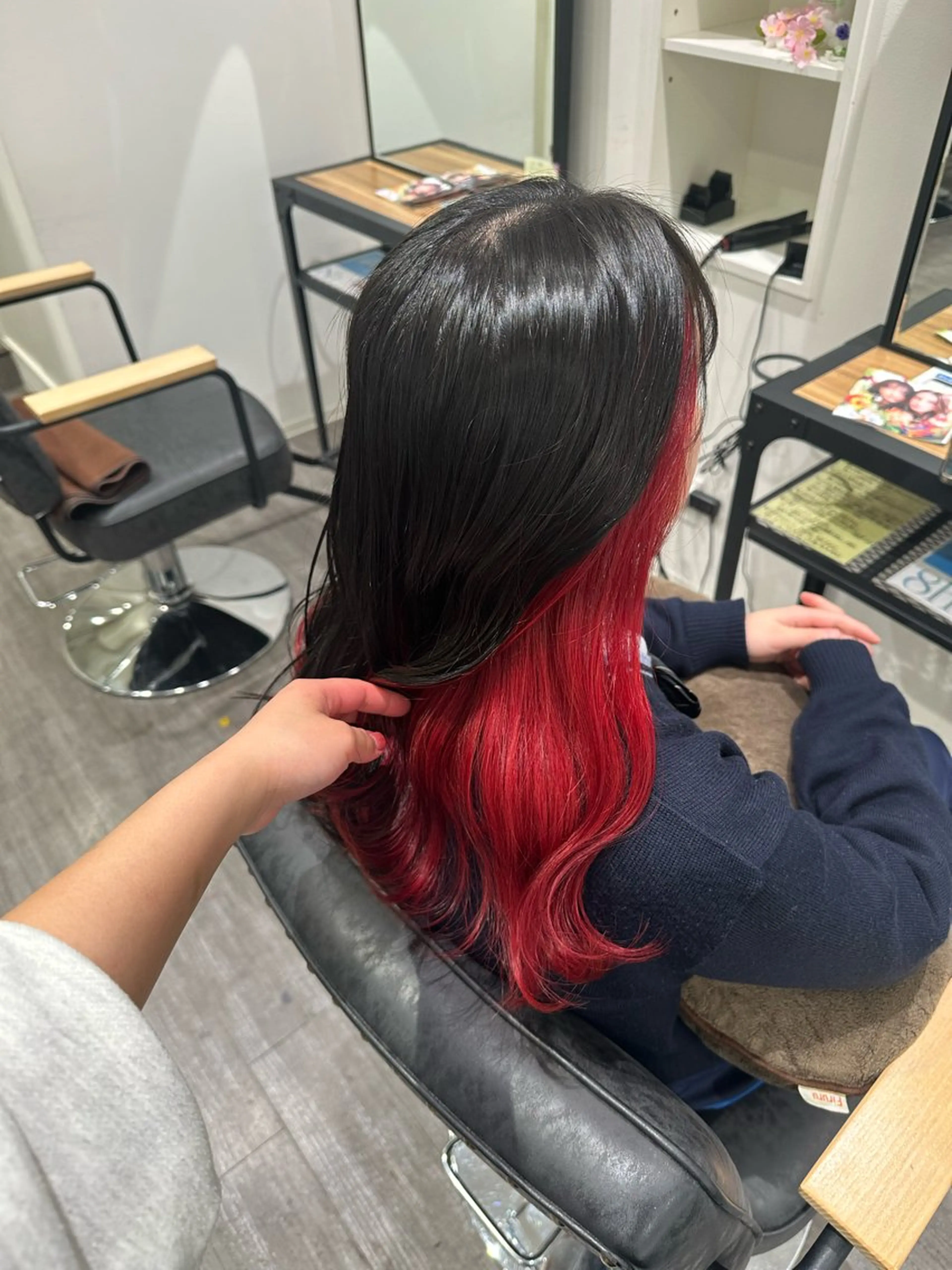 セミロング カラー レッドカラー 艶髪レイヤー上田 紗也🇰🇷💗のヘアスタイル