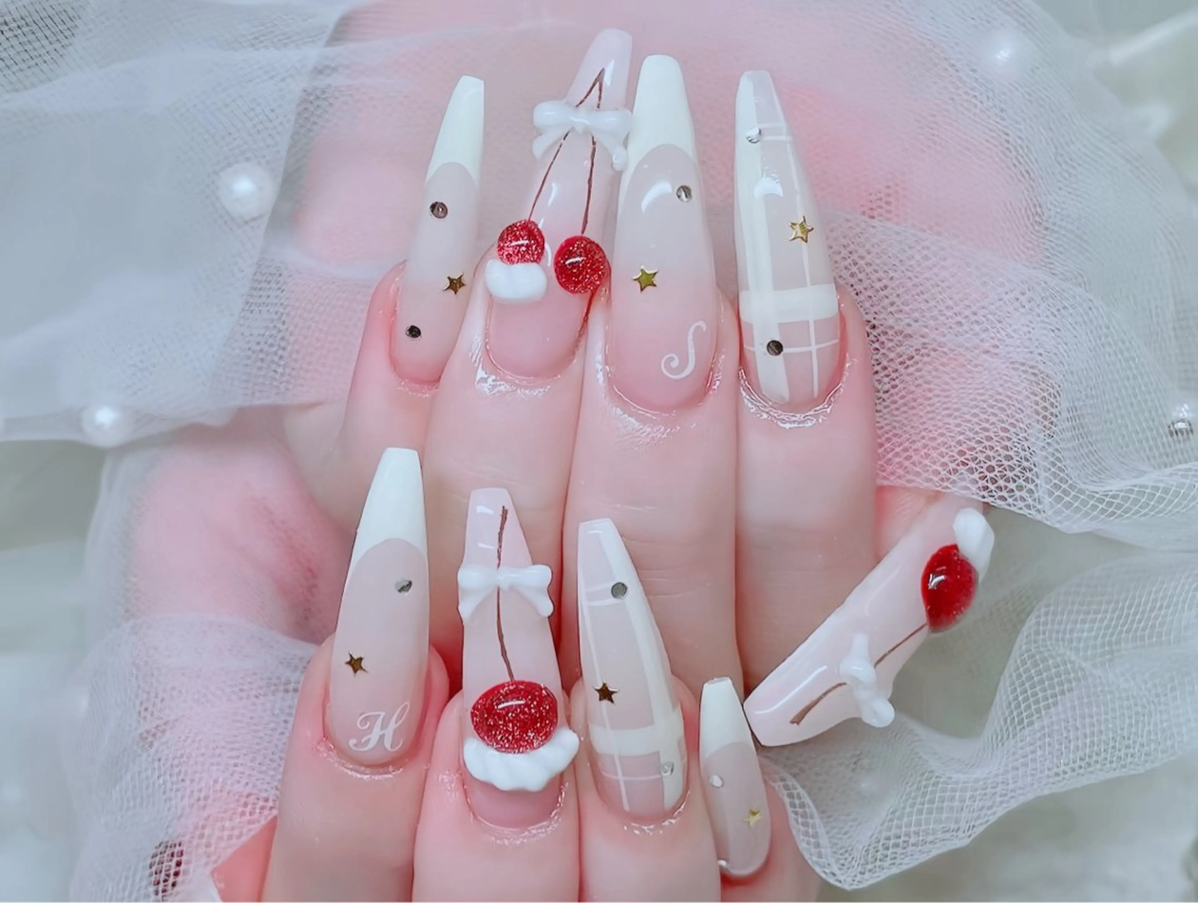 ネイル チークネイル フレンチネイル ガラスフレンチ グラデーション キラキラネイル Rin Nail 新大久保店のネイルデザイン