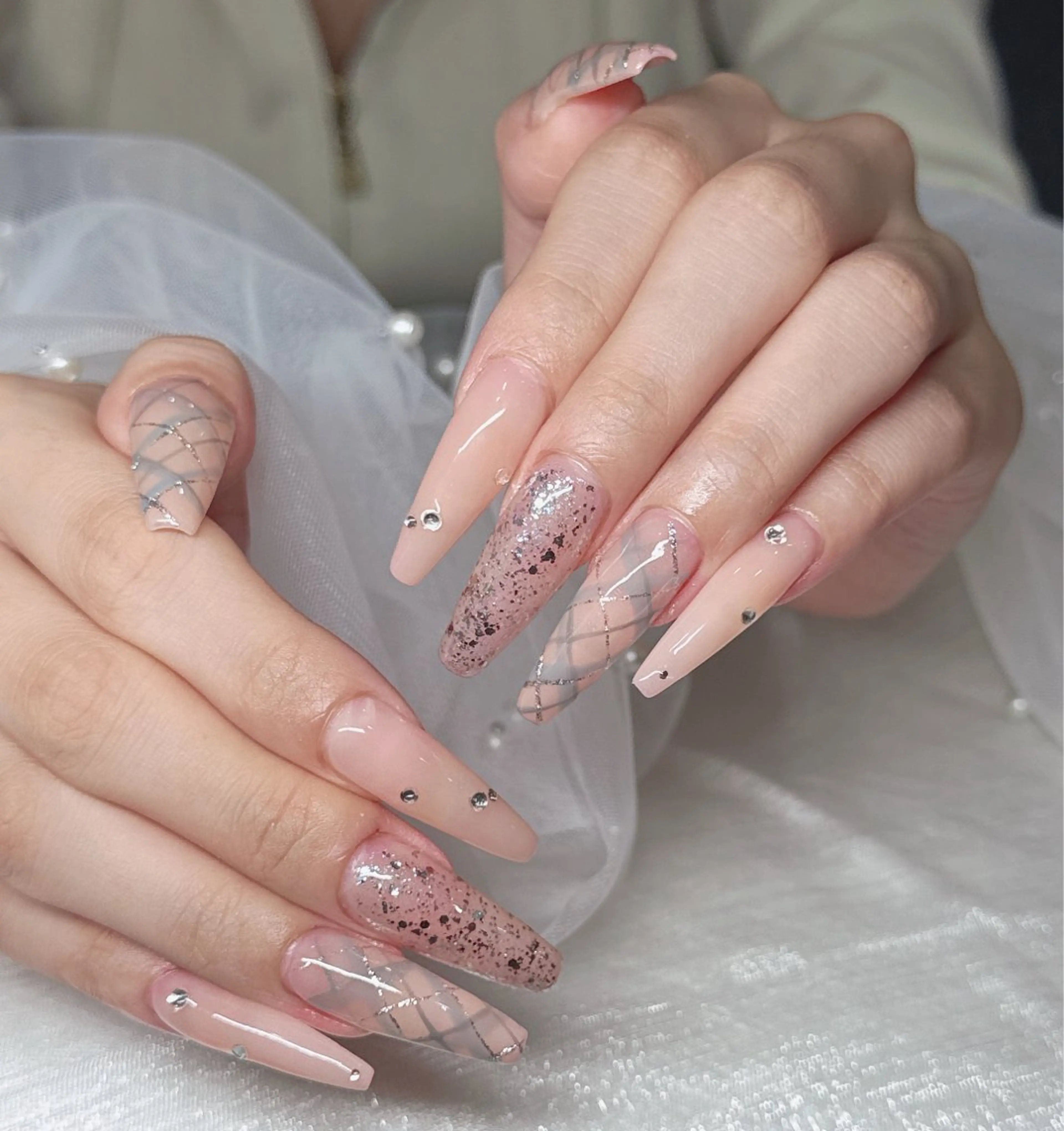 ネイル ボルドー ブラウン チークネイル ドット フットネイル ハンドネイル NAILS BAR SHINJUKUのネイルデザイン