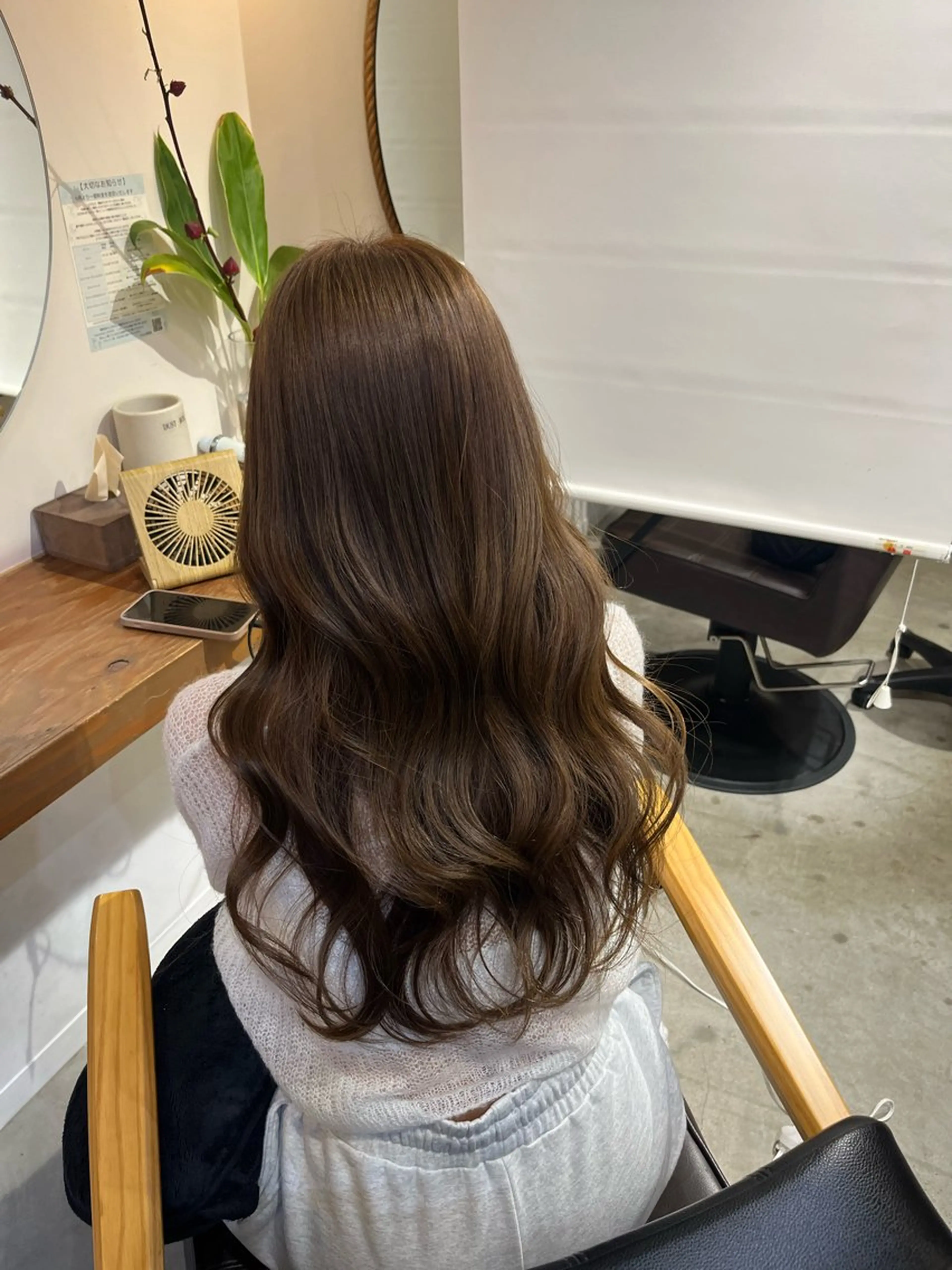 ロング ヘアカラー トリートメント 塩川ももこ/ 自然な縮毛矯正のヘアスタイル