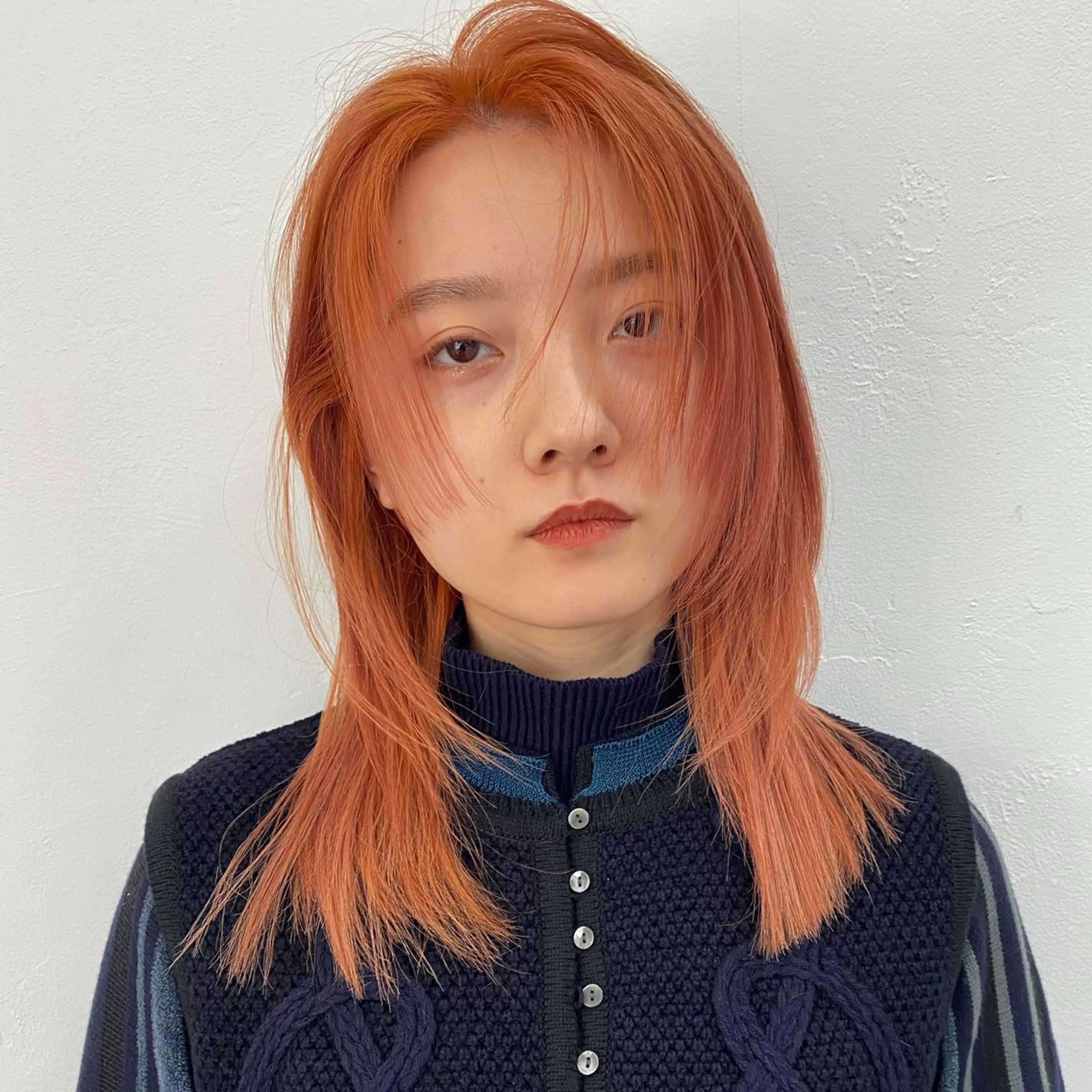 セミロング カラー ベージュカラー ブリーチ オレンジ オレンジベージュ インナーカラー/ KANAのヘアスタイル