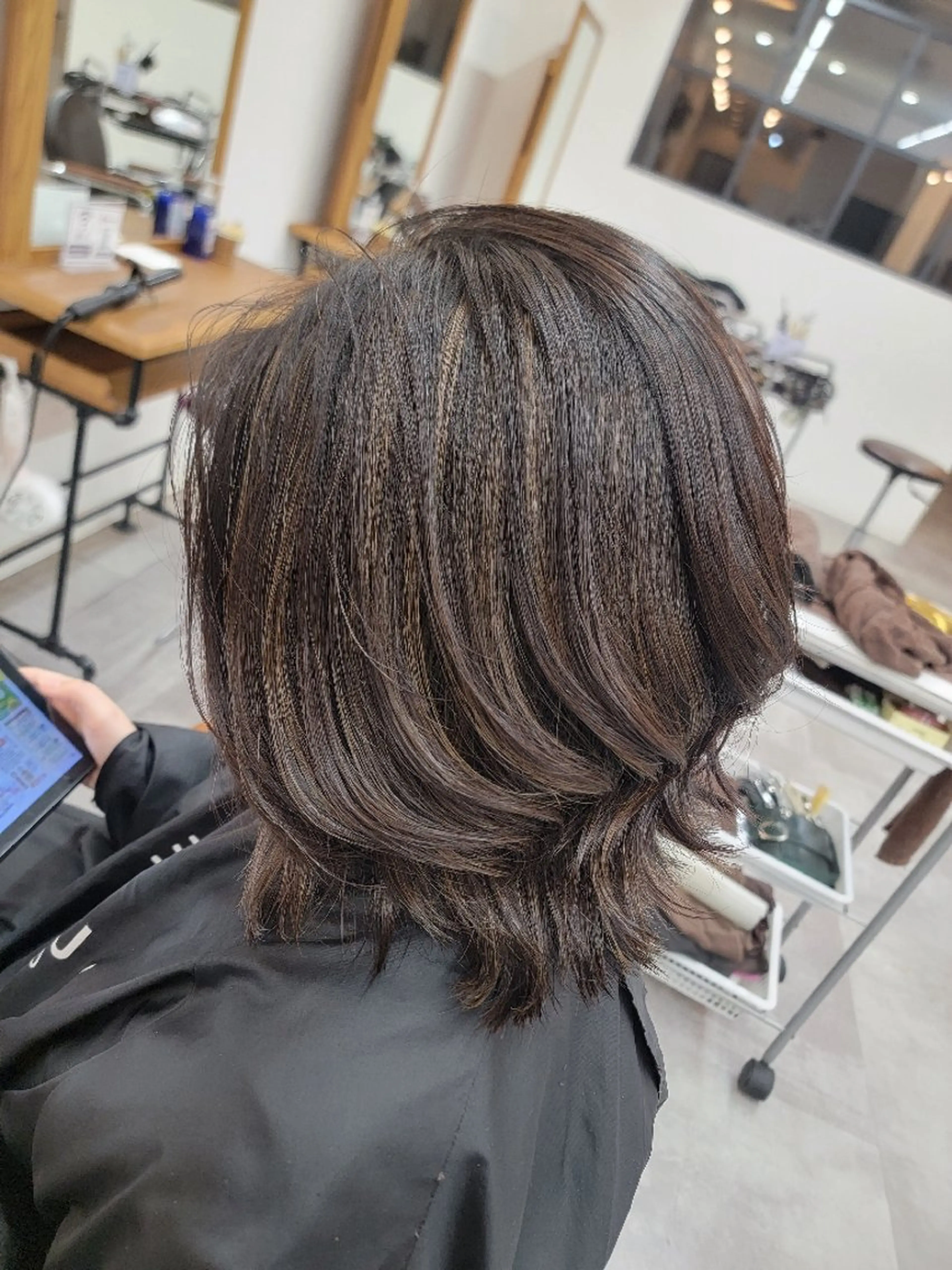 ミディアム カラー ハイライトカラー ハイライト ヘアカラー 浜田りほ Luxbe 博多バスターミナルのヘアスタイル