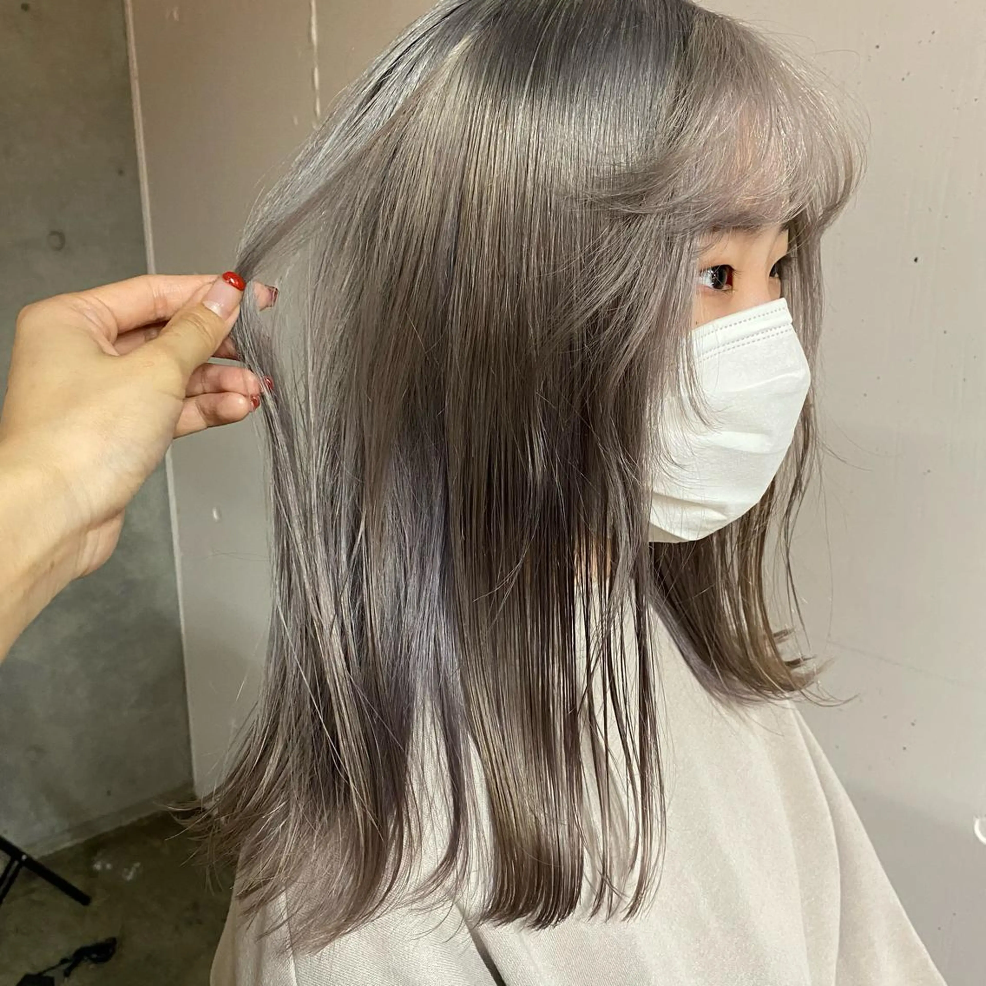 ロング カラー ブリーチ ブロンド ケアブリーチ ハイトーンカラー ホワイトブロンド Yuki☺︎パーマ レイヤーカットのヘアスタイル
