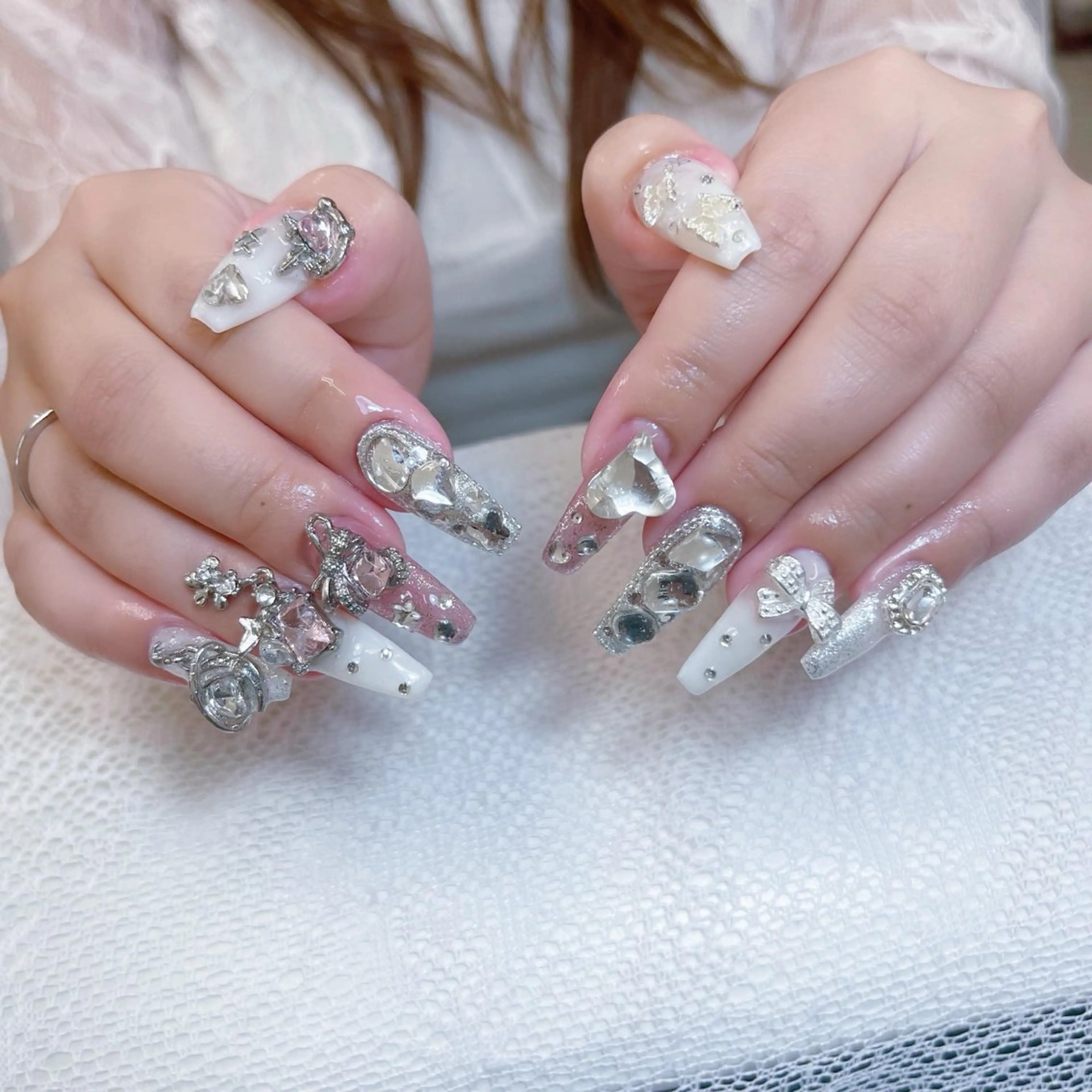 ネイル フレンチネイル ジェルネイル ガラスフレンチ ハロウィン ハート ハンドネイル H.baby Nail Salonのネイルデザイン