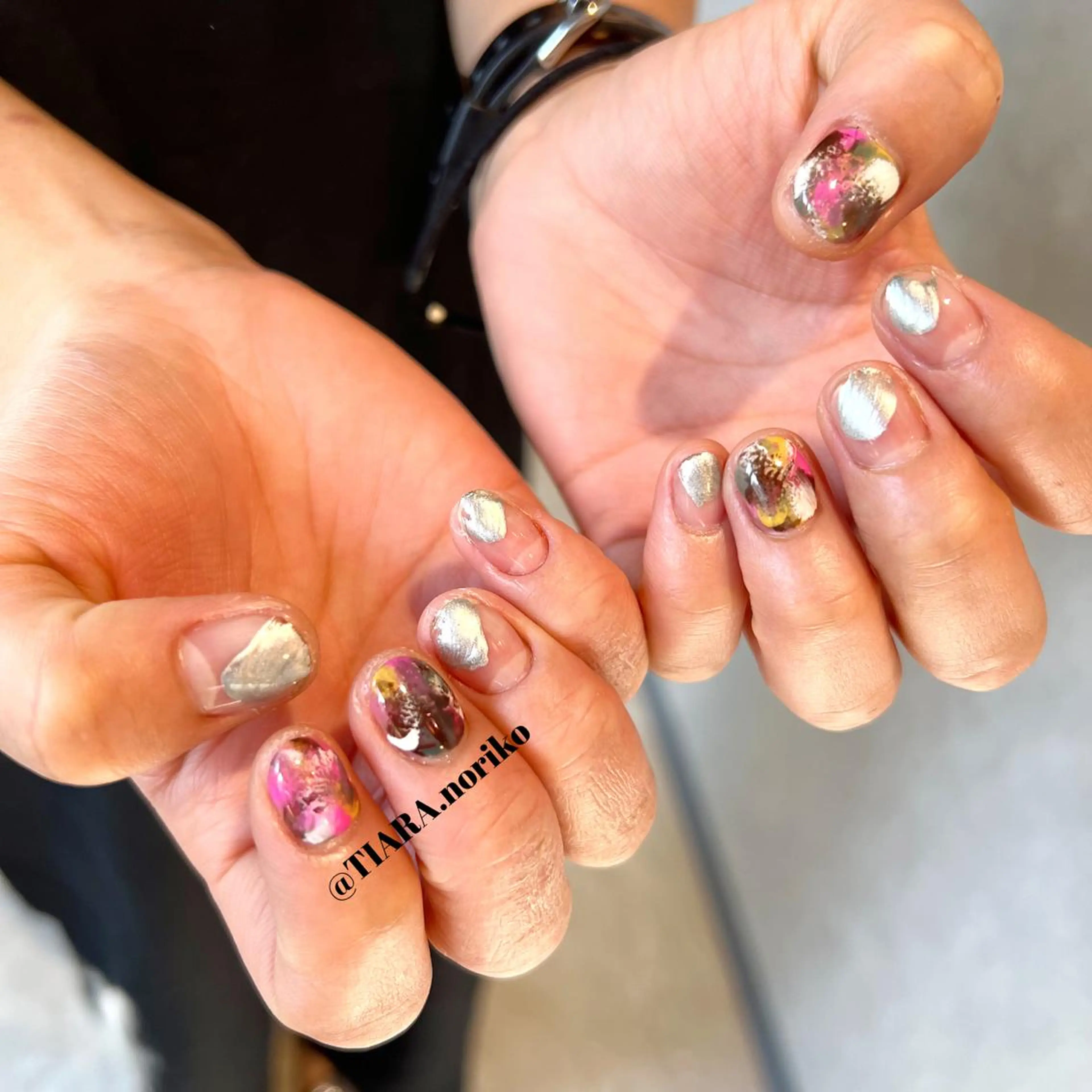 ショート カラー メンズ ネイル メンズ韓国風 韓国風ヘア アートネイル 韓国ネイル マグネットネイル TIARA💅🏻 NORIKOのネイルデザイン