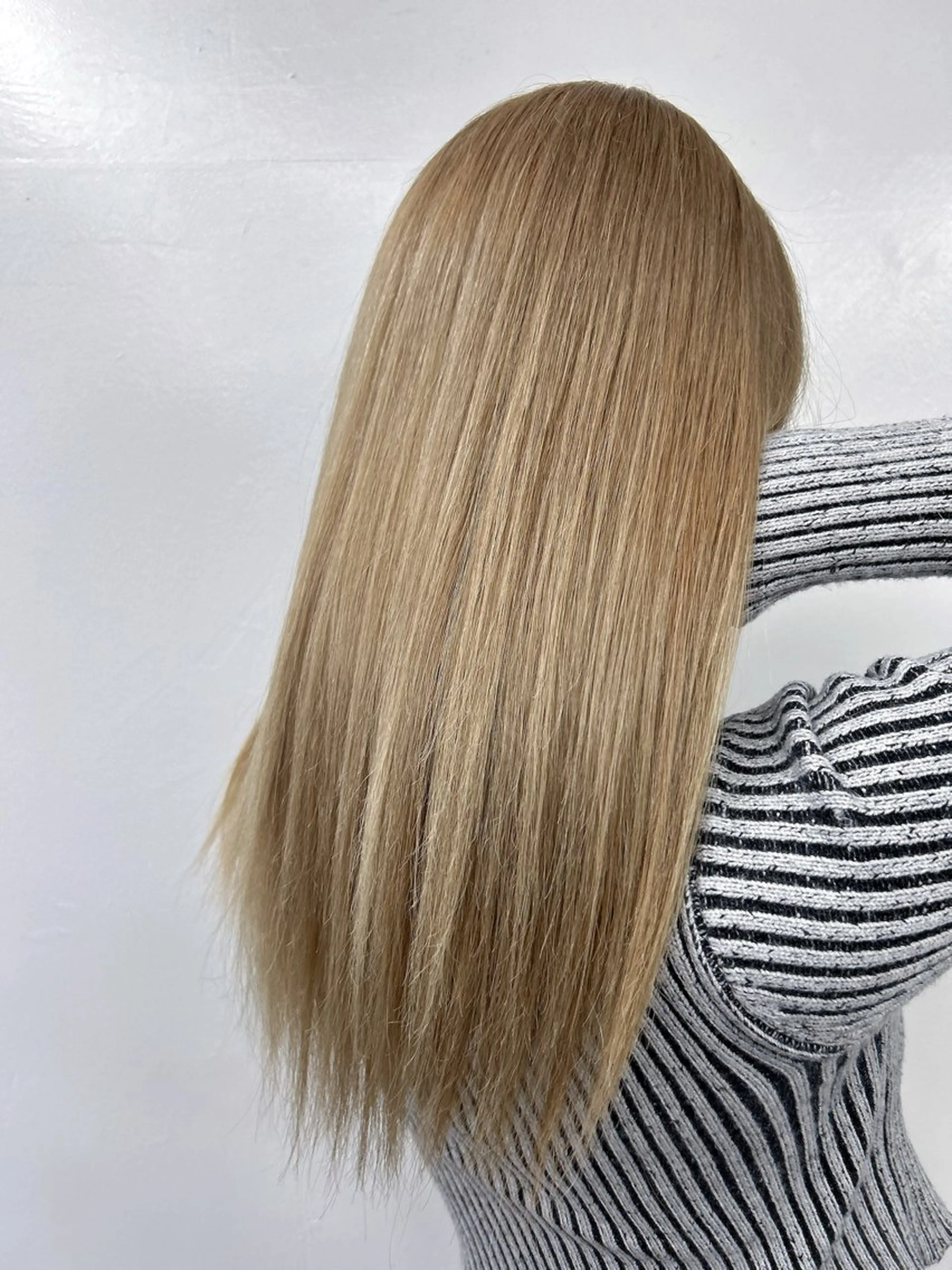 セミロング カラー ベージュカラー ハイトーンカラー ミルクティーベージュ ヘアカラー トリートメント レイヤー/エクステ alpha下妻のヘアスタイル