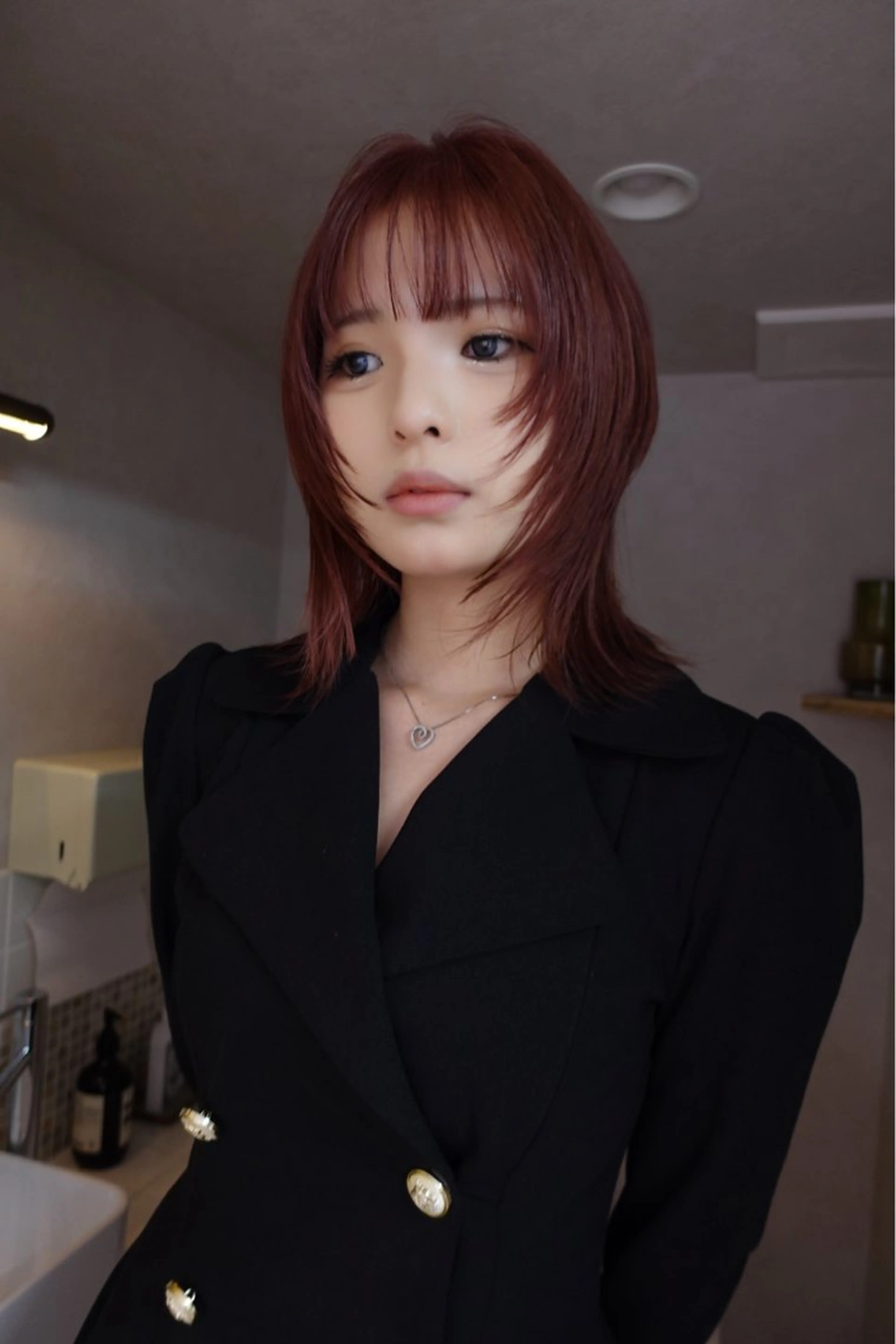 セミロング カラー 顔周りレイヤー/韓国 ブリーチminamiのヘアスタイル