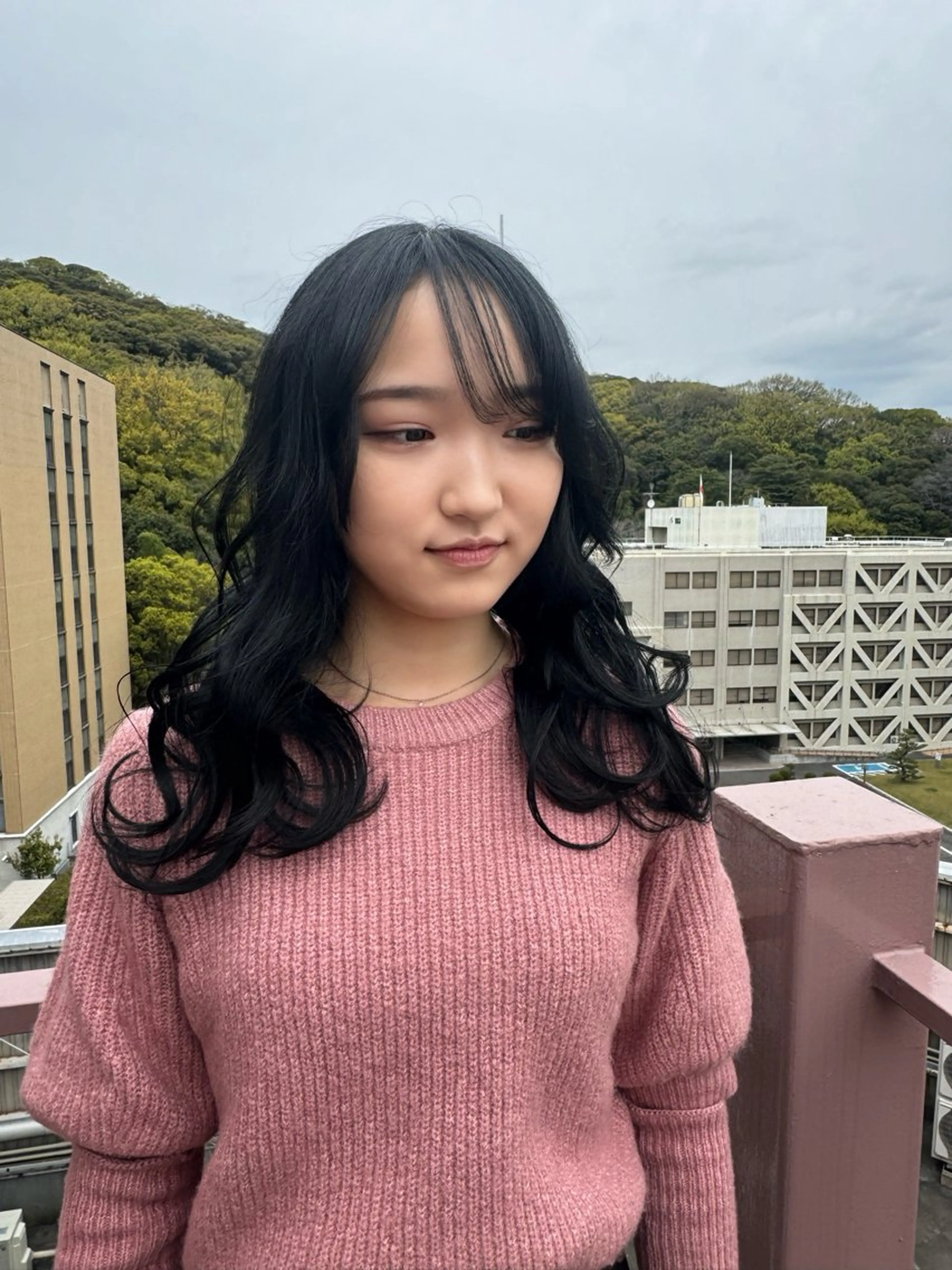 セミロング カラー 黒髪 ブルーカラー ブルーブラック 韓国風ヘア カット ヘアカラー Viage （ビアージュ）のヘアスタイル