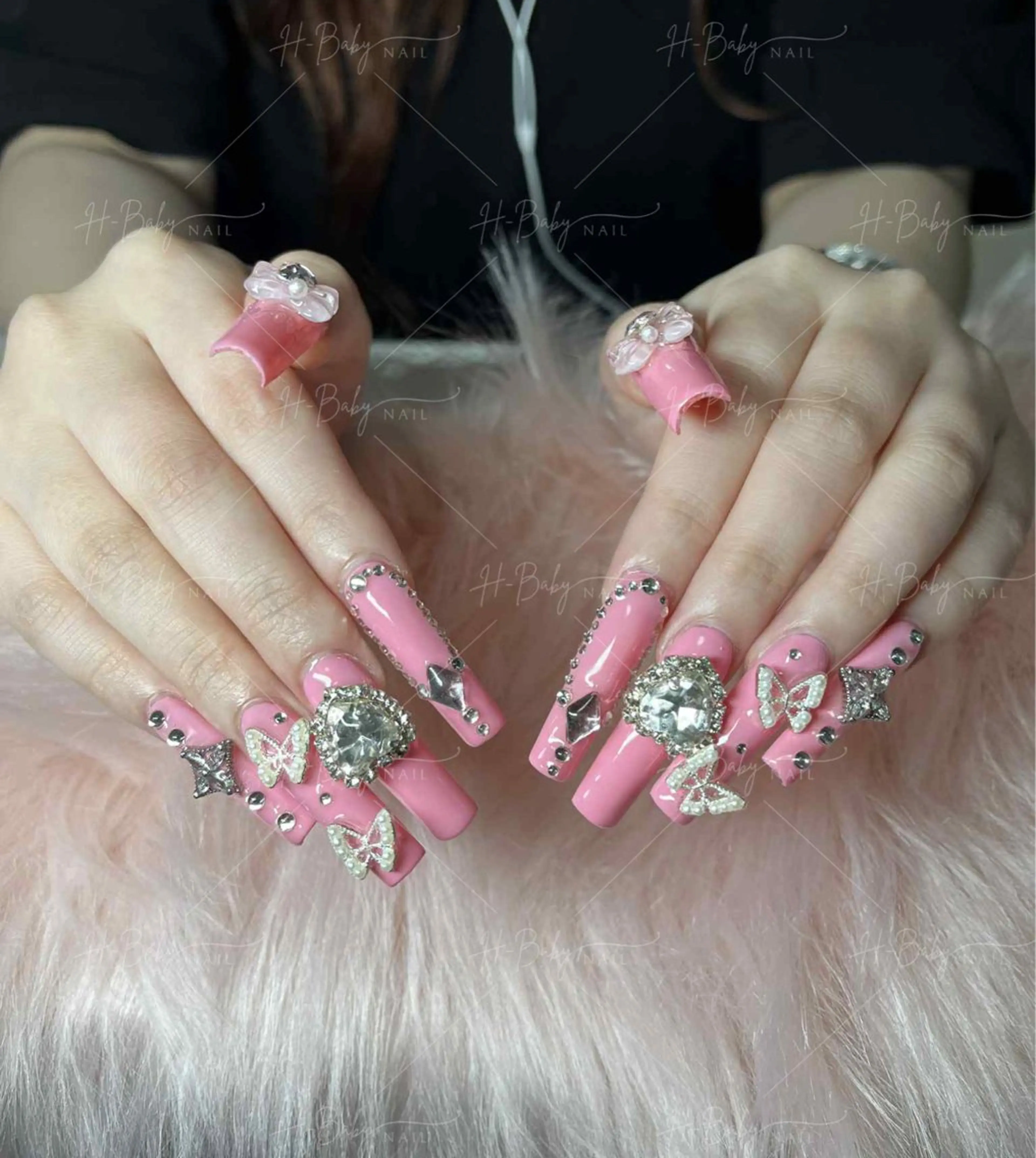 ネイル オーロラネイル フレンチネイル ジェルネイル ハロウィン キラキラネイル H.baby Nail Salonのネイルデザイン