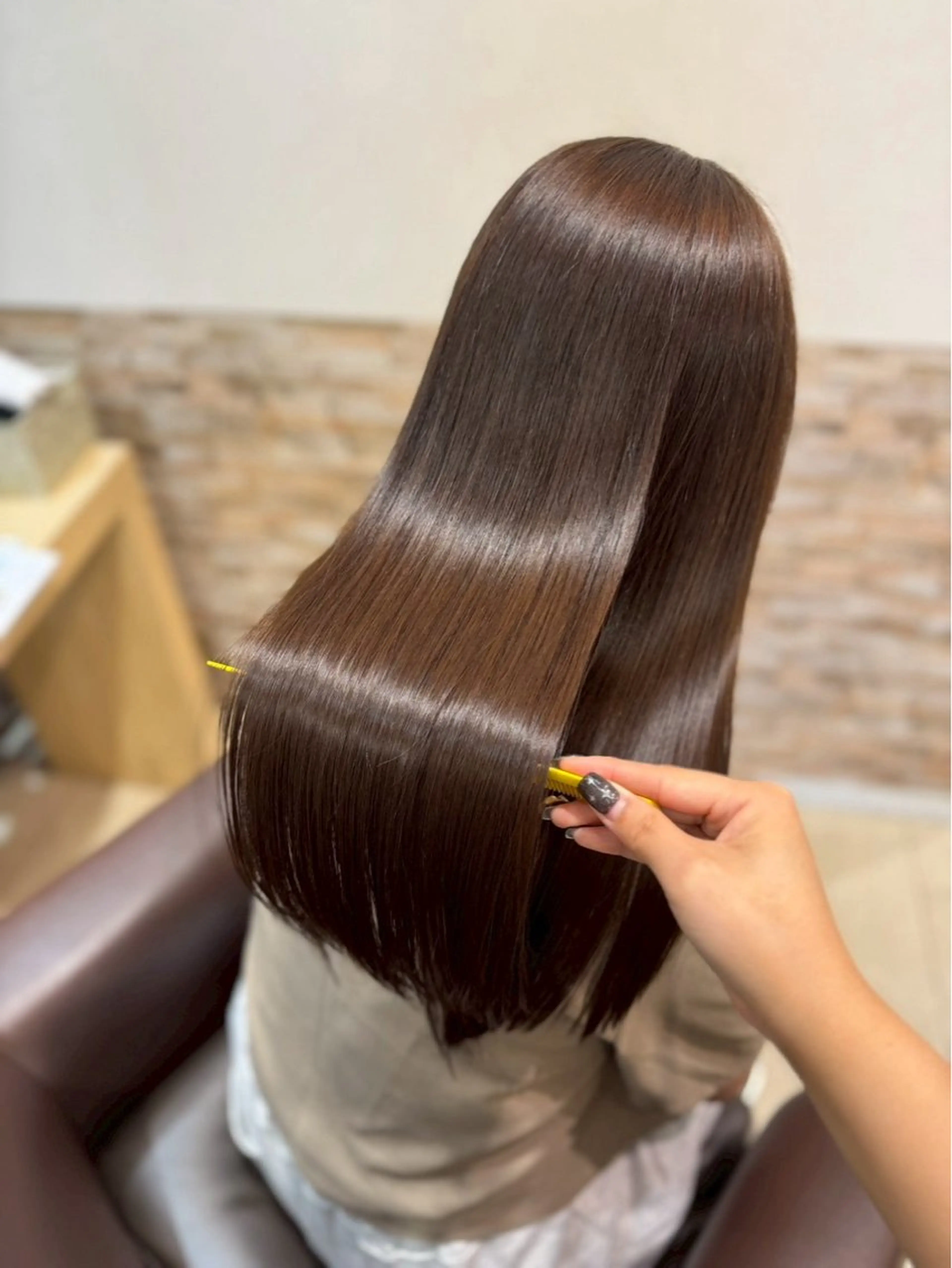 セミロング 秋野 睦実のヘアスタイル